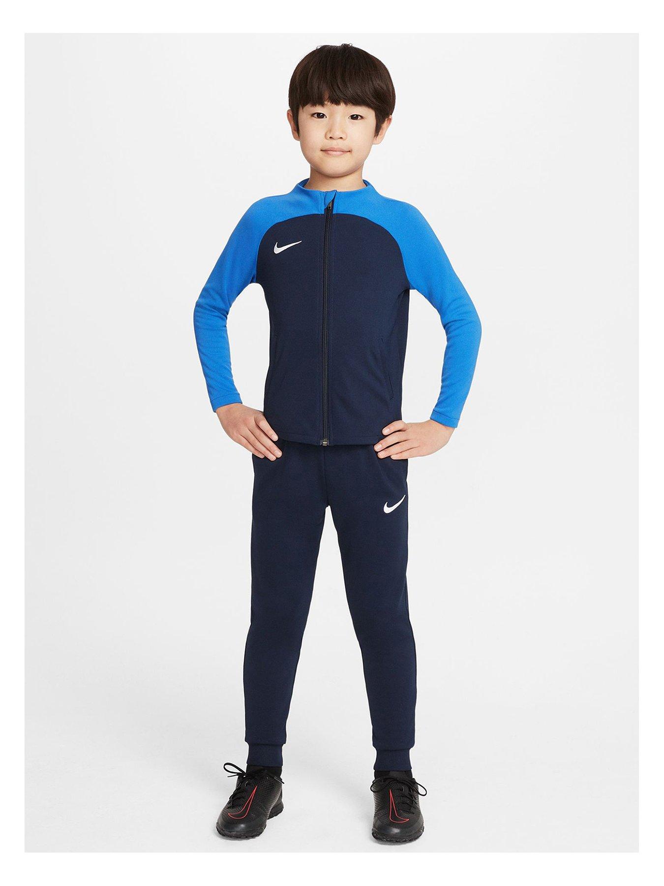 Younger boys nike on sale tracksuit