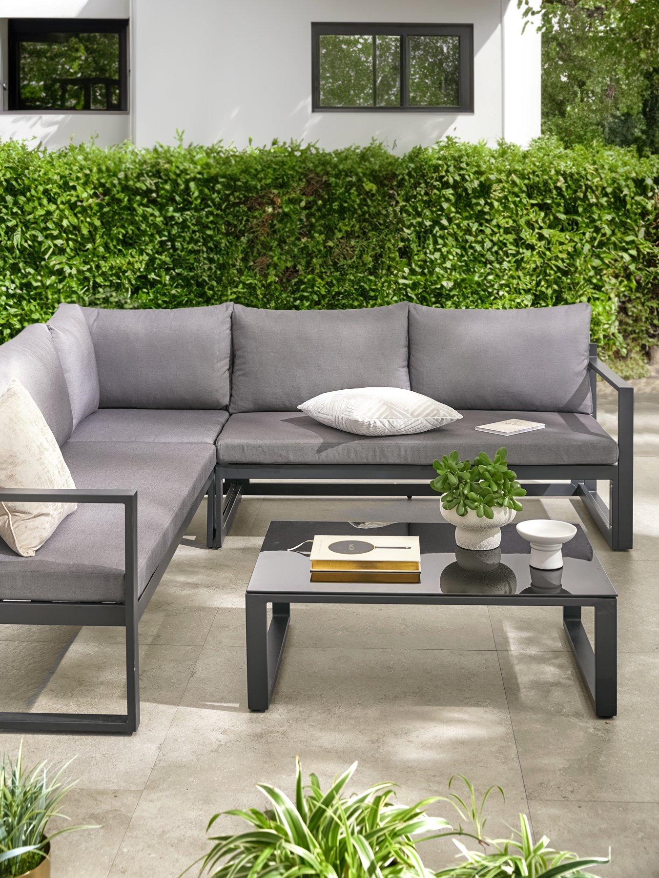 Garden table store and chairs very