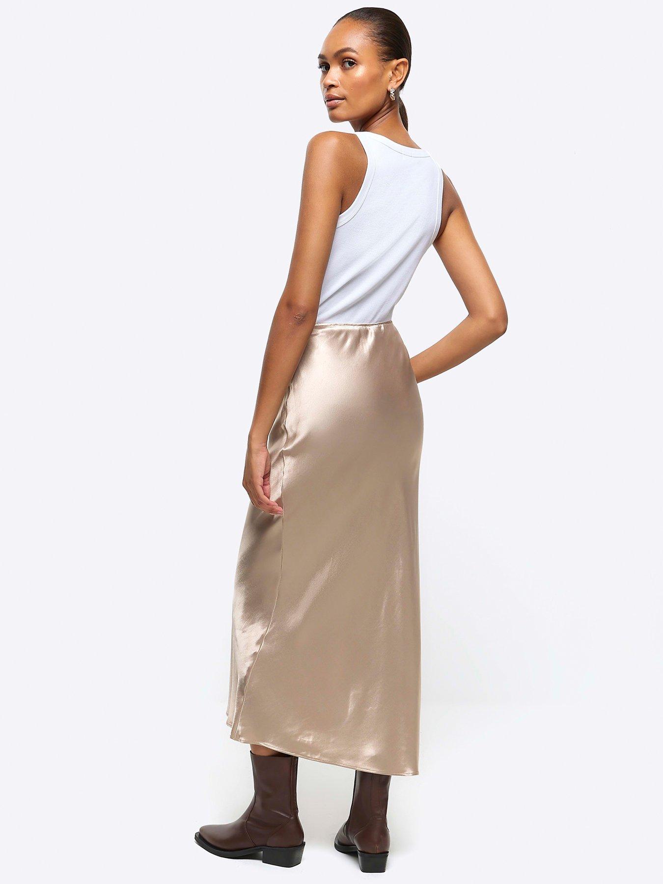 Gold skirt river top island