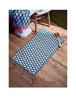 Product photograph of Joules Oak Leaf Bath Mat from very.co.uk