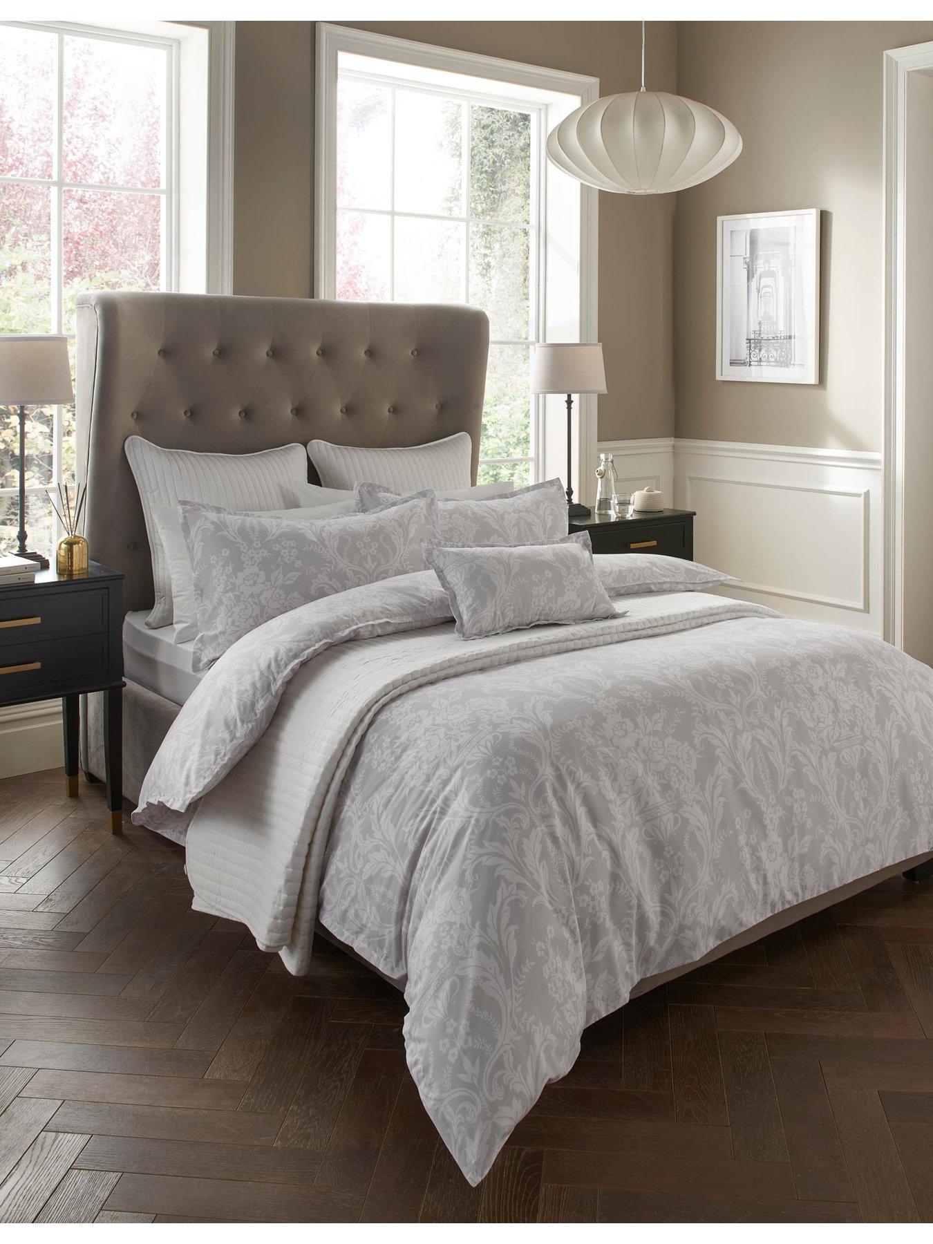 Catherine Lansfield White Satin Stripe 300TC Duvet Set – Julian