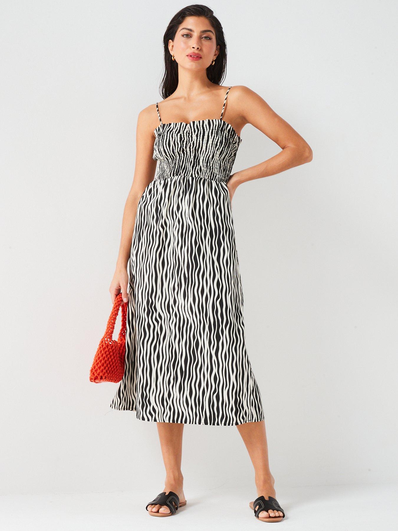 Image 3 of 5 of V by Very Shirred Strappy Beach Midi Dress - Black/White