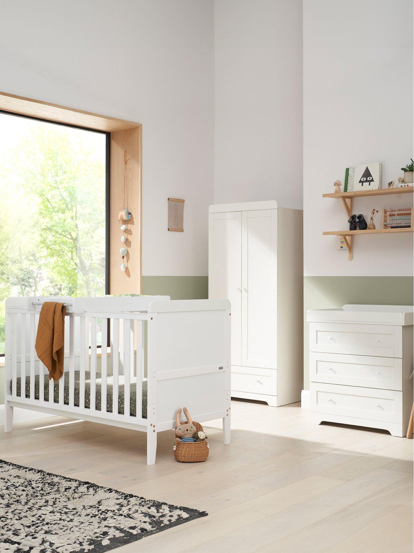 Rio cot bed with cot store top changer