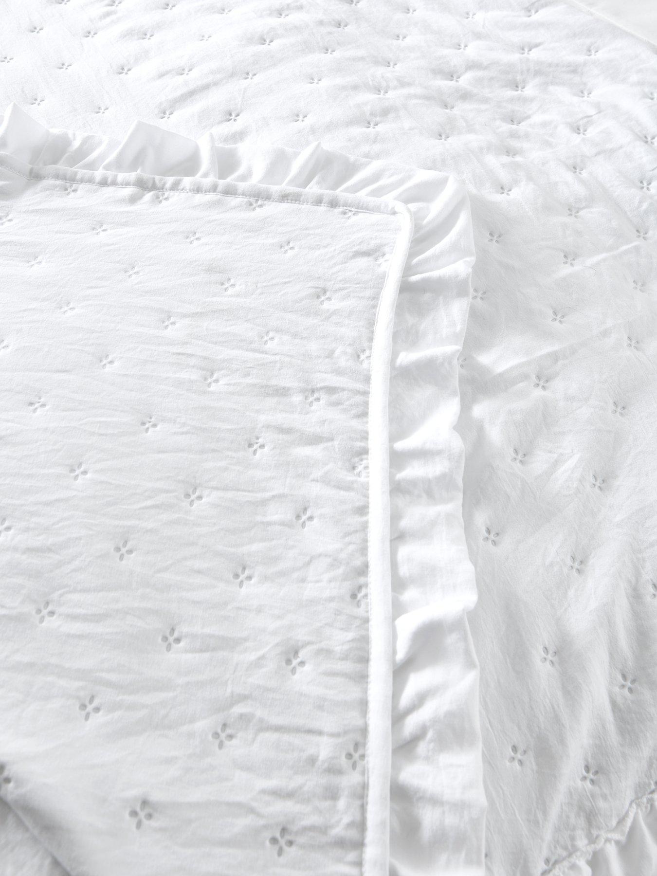 Very Home Ruffle Edge Pinsonic Bedspread Throw 150 x 200 cm White