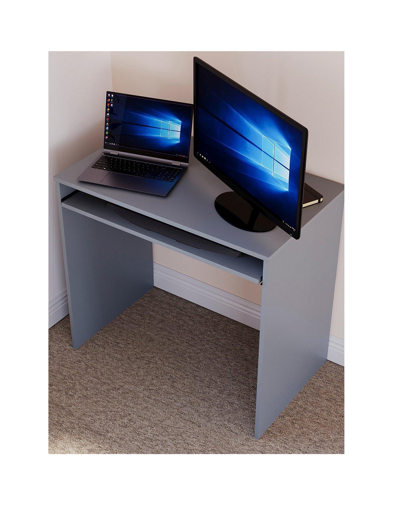 Huby deals computer desk