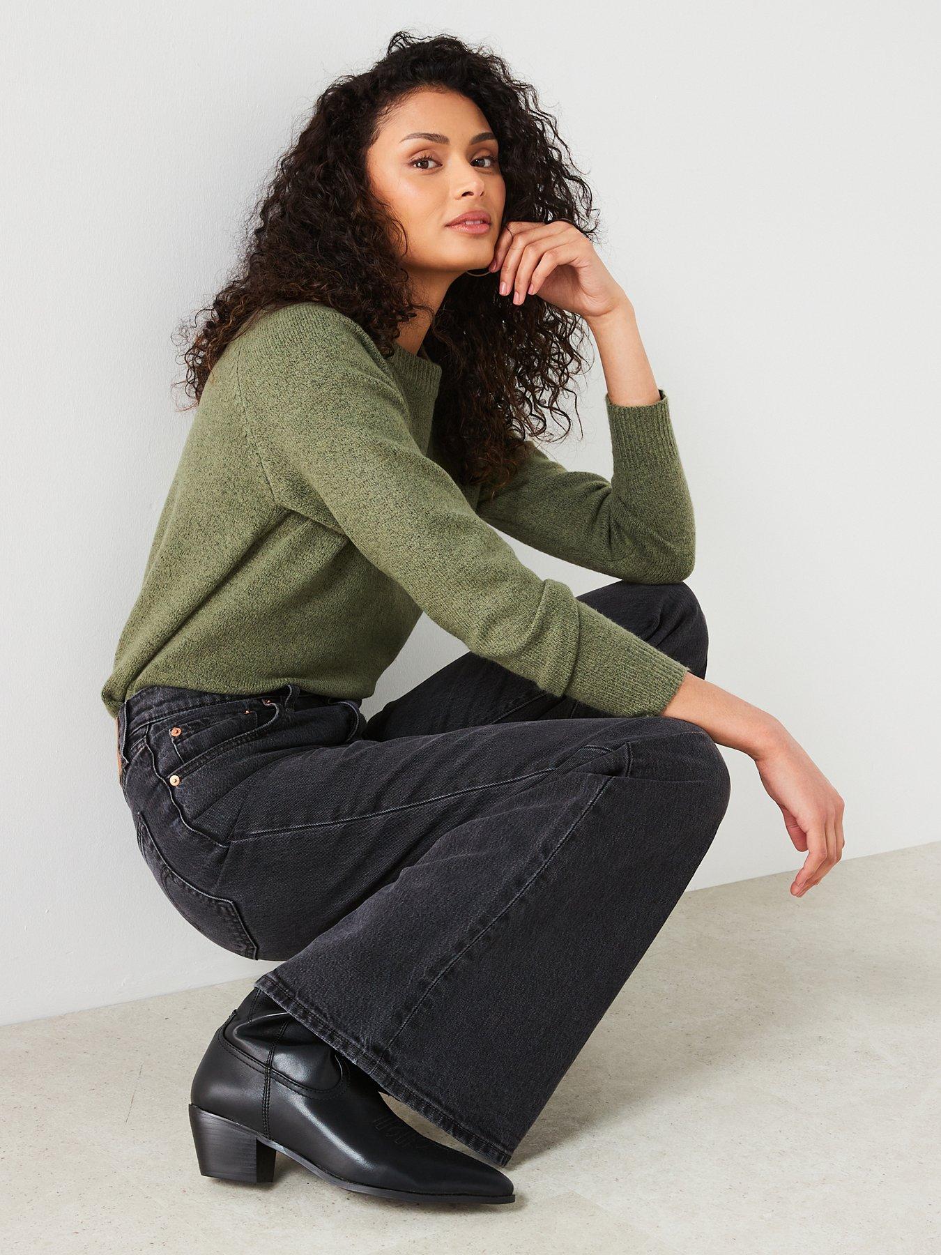 Image 4 of 5 of Levi's Ribcage Bell Jeans - On The Town No Crack Blue