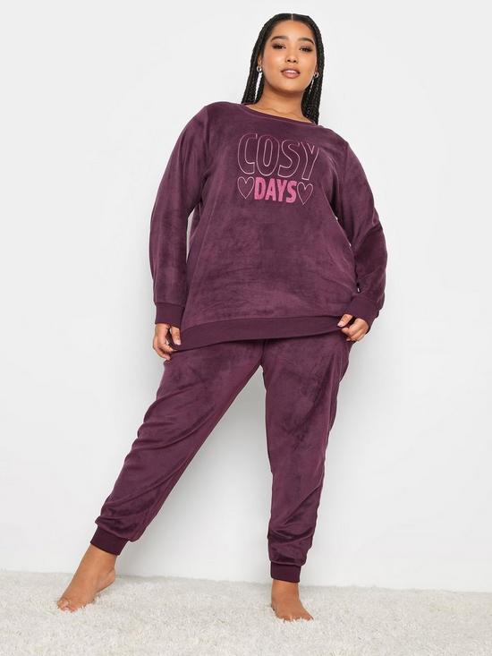 front image of yours-cosy-days-fleece-lounge-set-red
