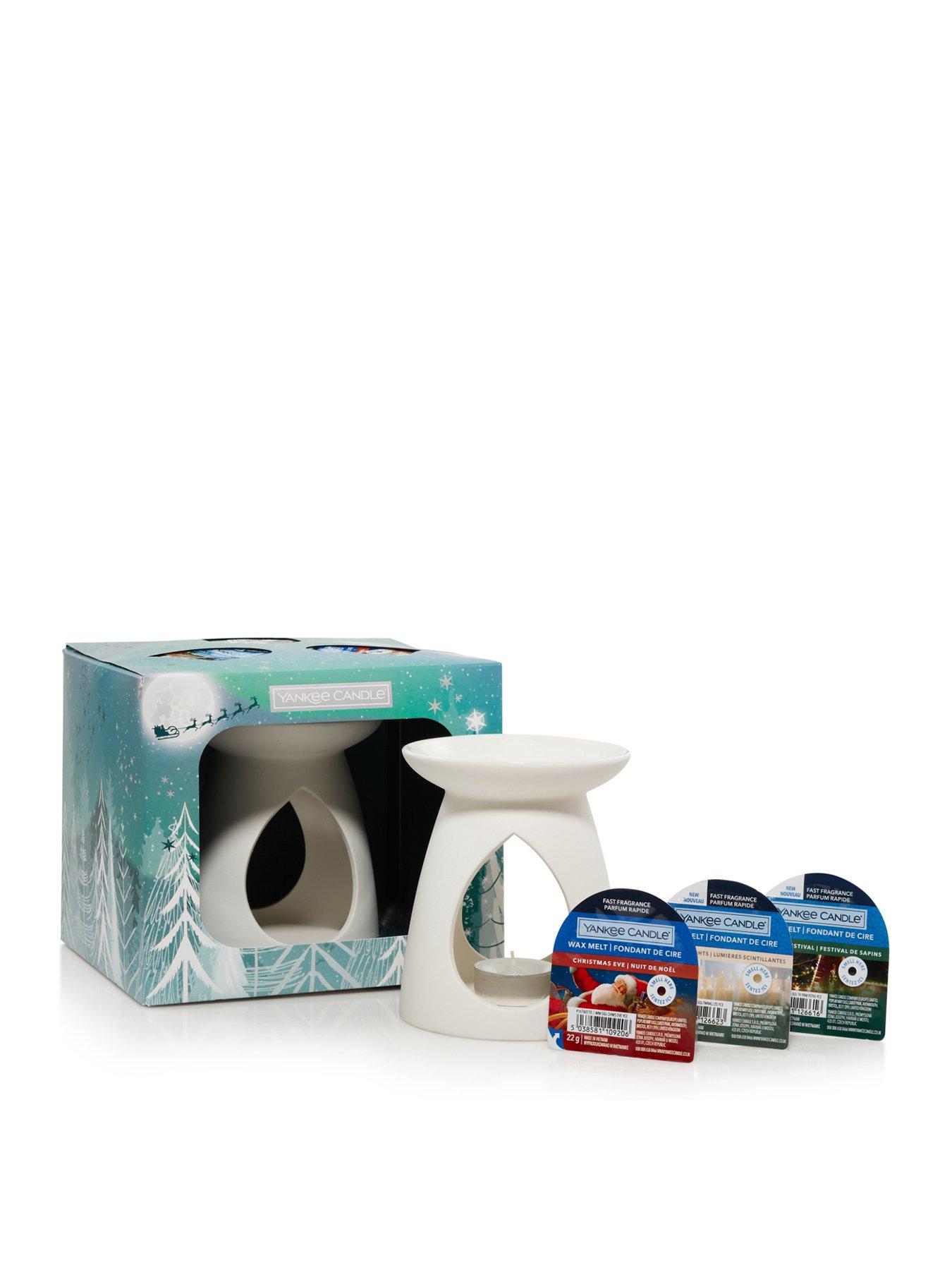 Product photograph of Yankee Candle Signature Wax Melt Warmer Christmas Gift Set from very.co.uk