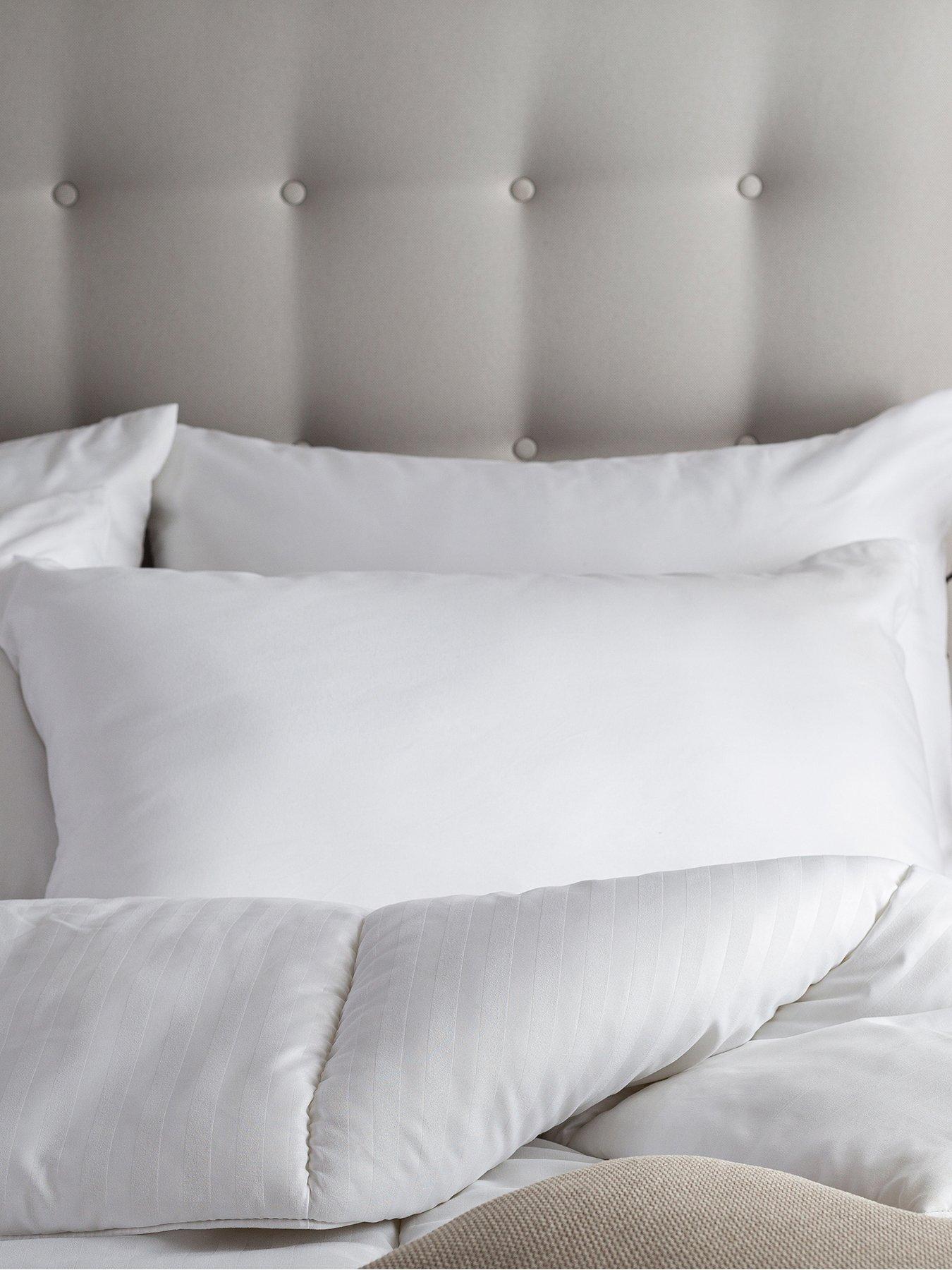 Image 3 of 6 of Snuggledown of Norway Luxurious Hotel 13.5 Tog Duvet and 4 Pillows Bundle - White