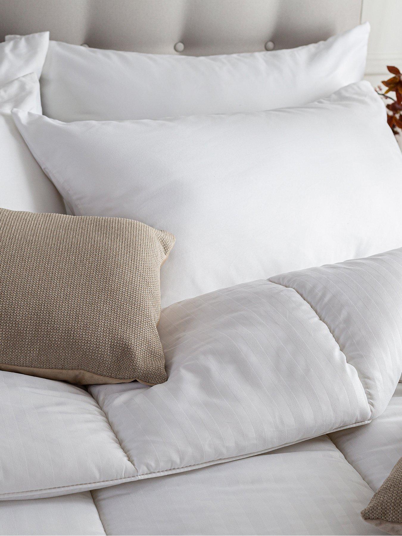 Image 4 of 6 of Snuggledown of Norway Luxurious Hotel 13.5 Tog Duvet and 4 Pillows Bundle - White
