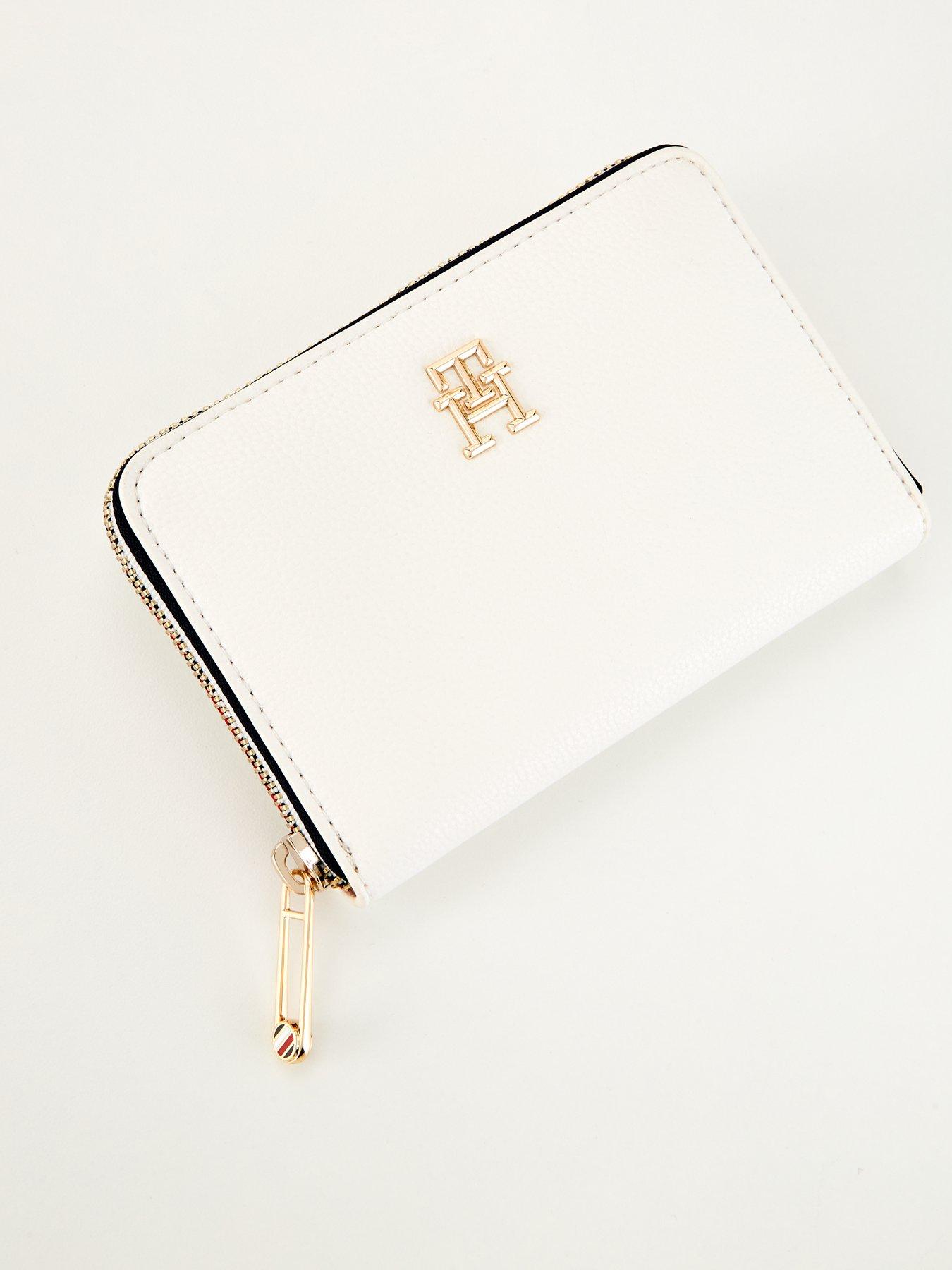 White tommy hilfiger sale purse