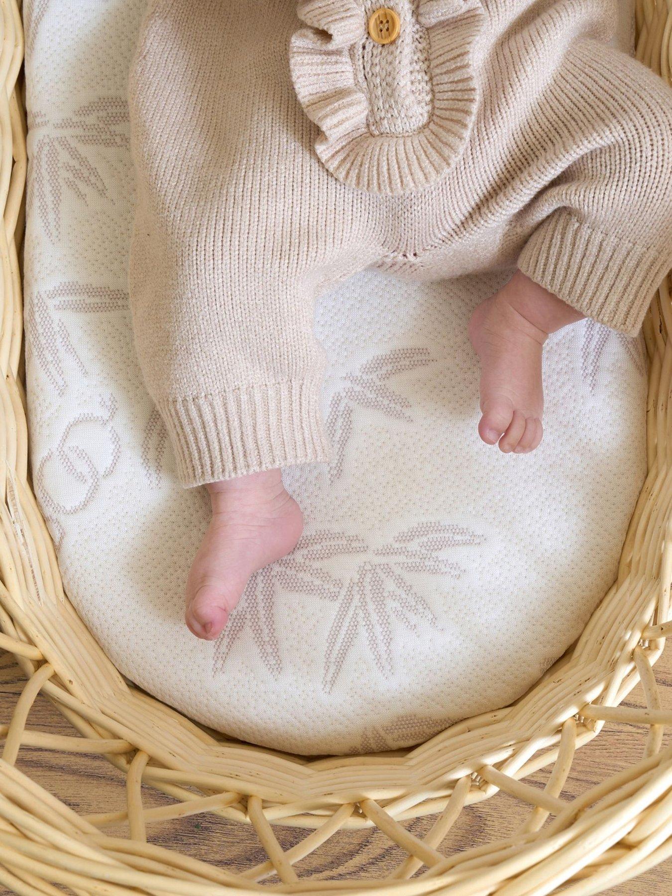 Clair de lune moses basket best sale mattress size