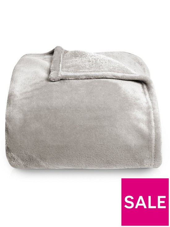 front image of silentnight-supersoft-extra-large-throw-silver
