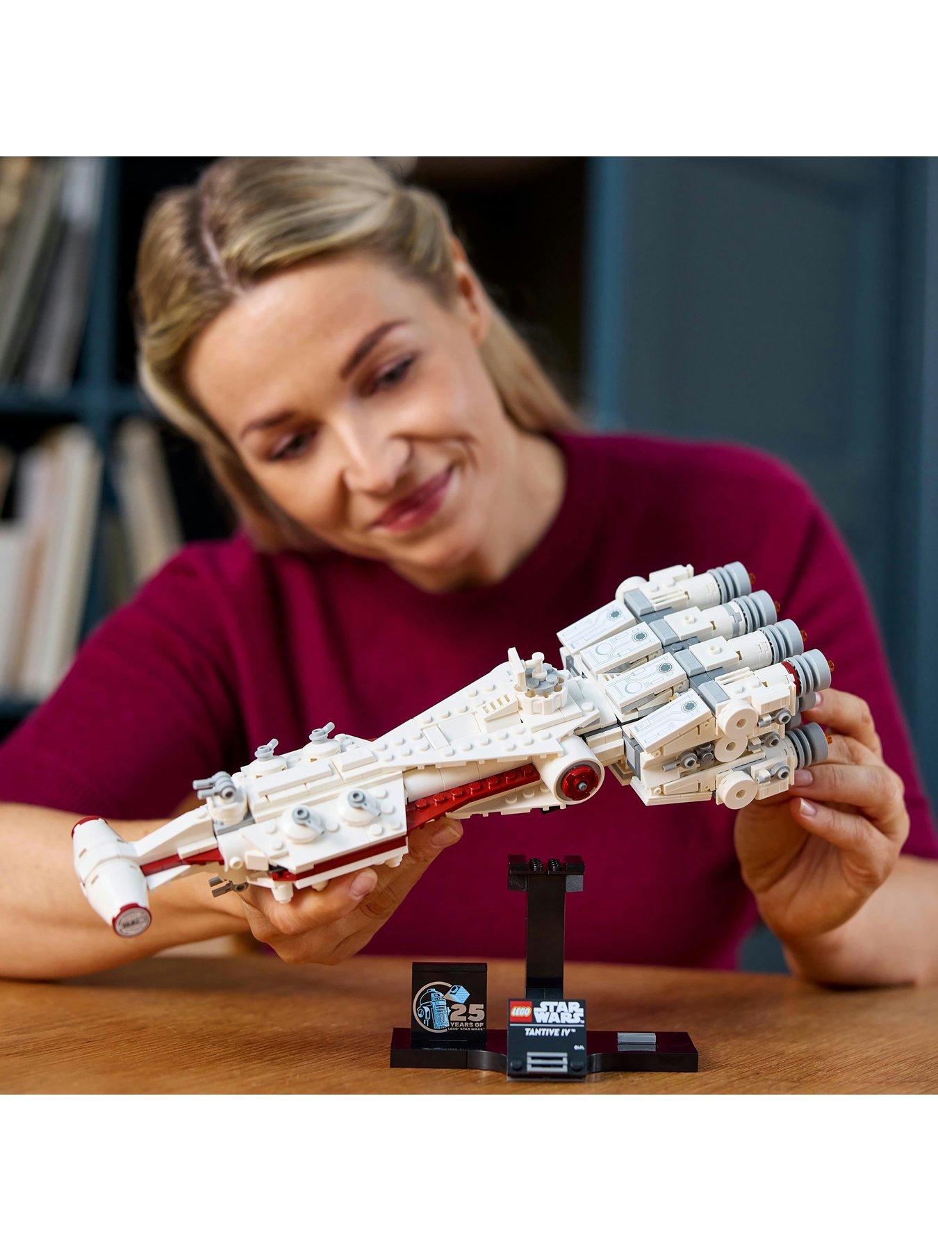 Image 6 of 8 of LEGO Star Wars Tantive IV 75376 (654 Pieces)