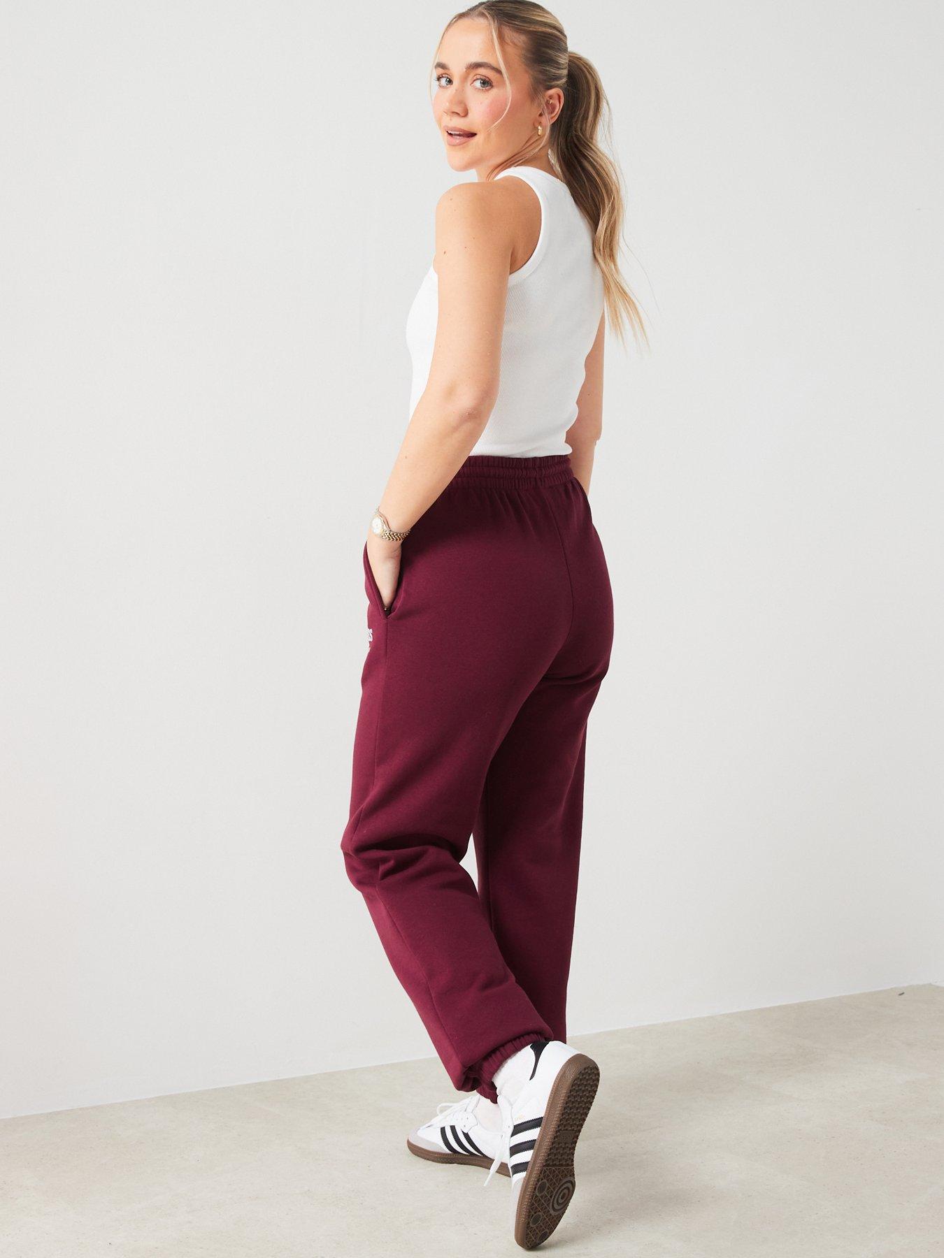 Maroon jogger pants store outfit