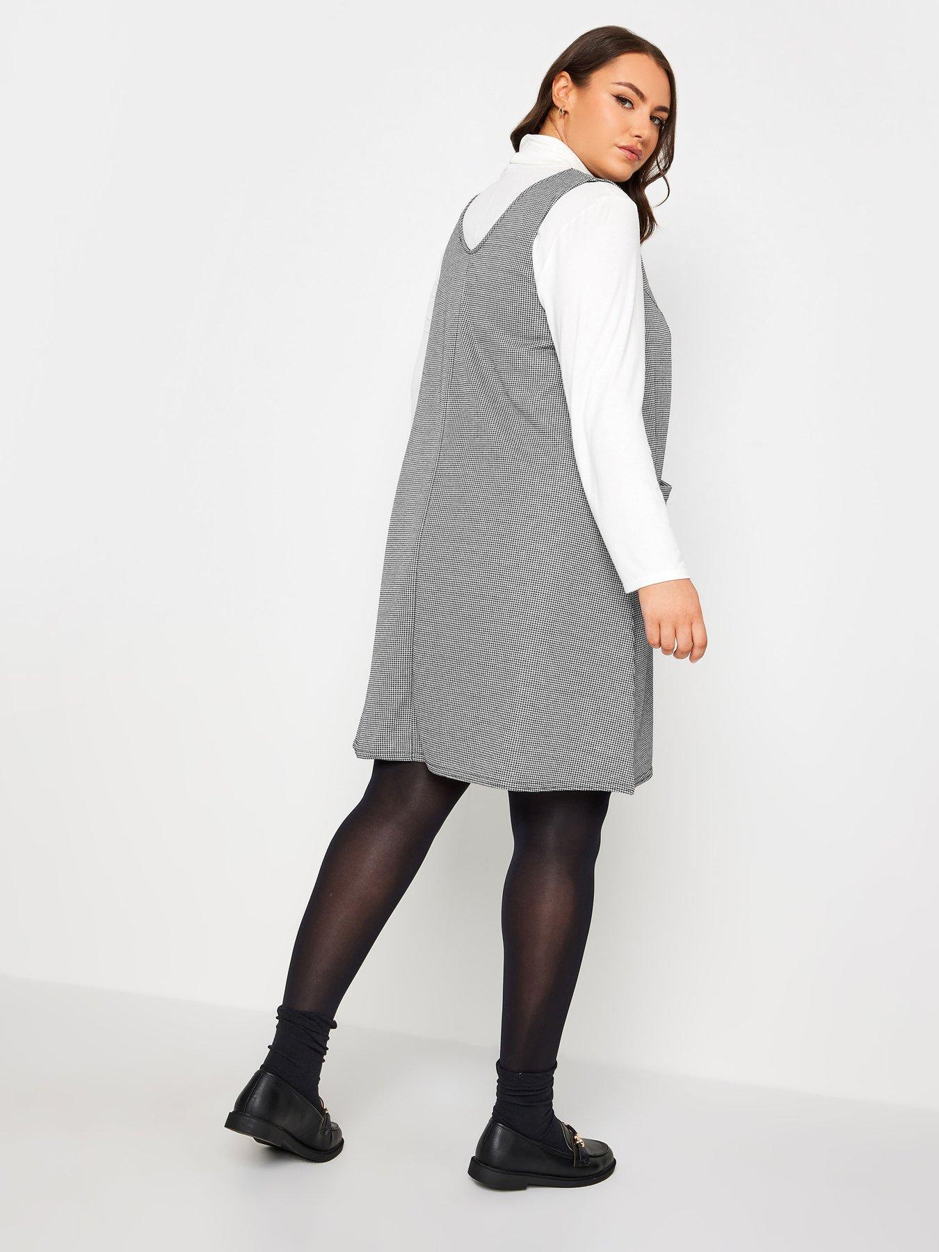 A hot sale line pinafore