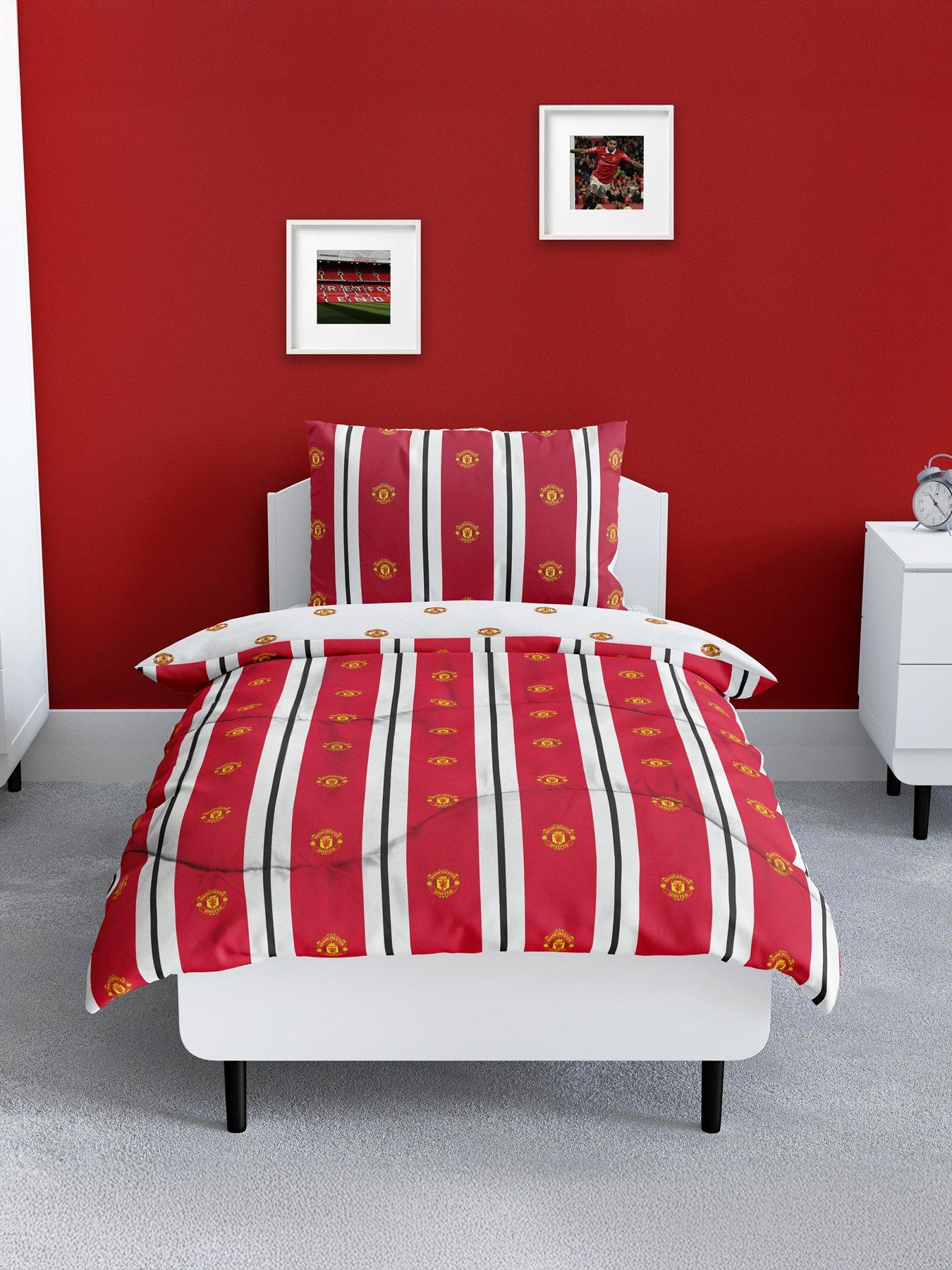 Product photograph of Manchester United Coverless Single 10 5 Tog Duvet from very.co.uk