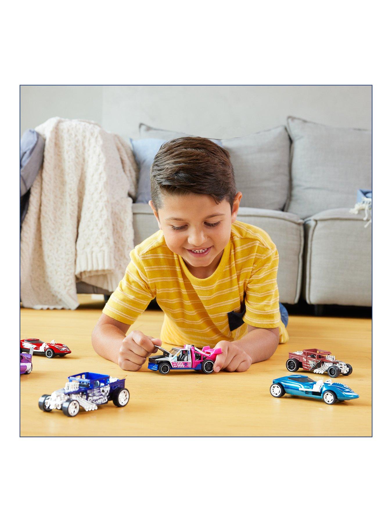 Hot Wheels Pull-Back Speeders Die-cast Vehicle Assortment | Very.co.uk