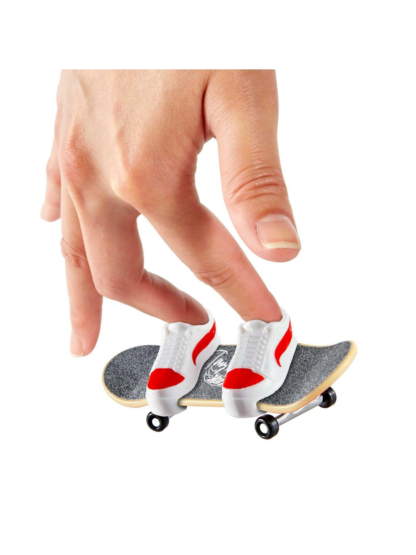 Image 4 of 8 of Hot Wheels Skate 4-Pack Fingerboard Assortment