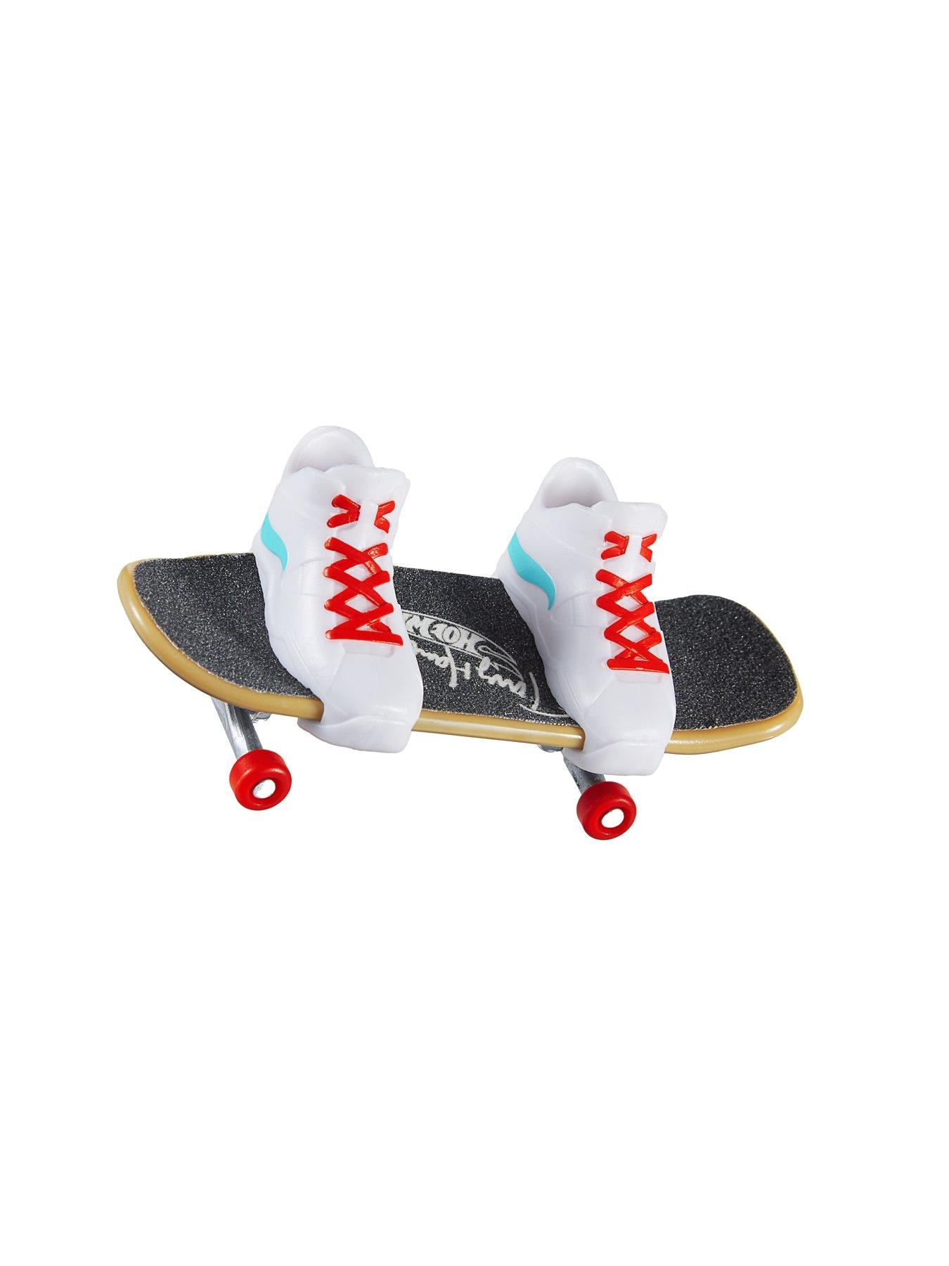 Image 6 of 8 of Hot Wheels Skate 4-Pack Fingerboard Assortment