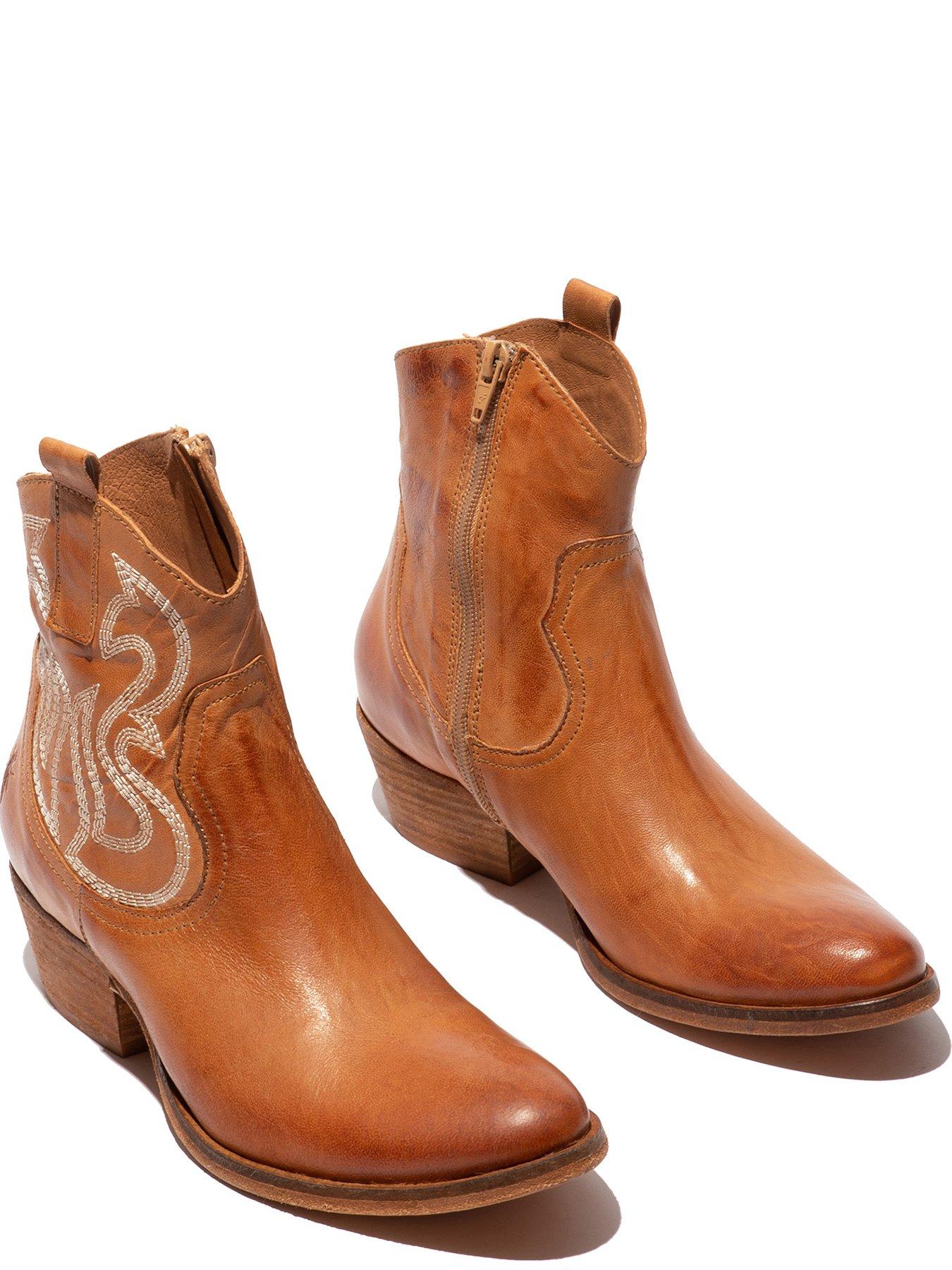 Wami Leather Ankle Western Boots Camel