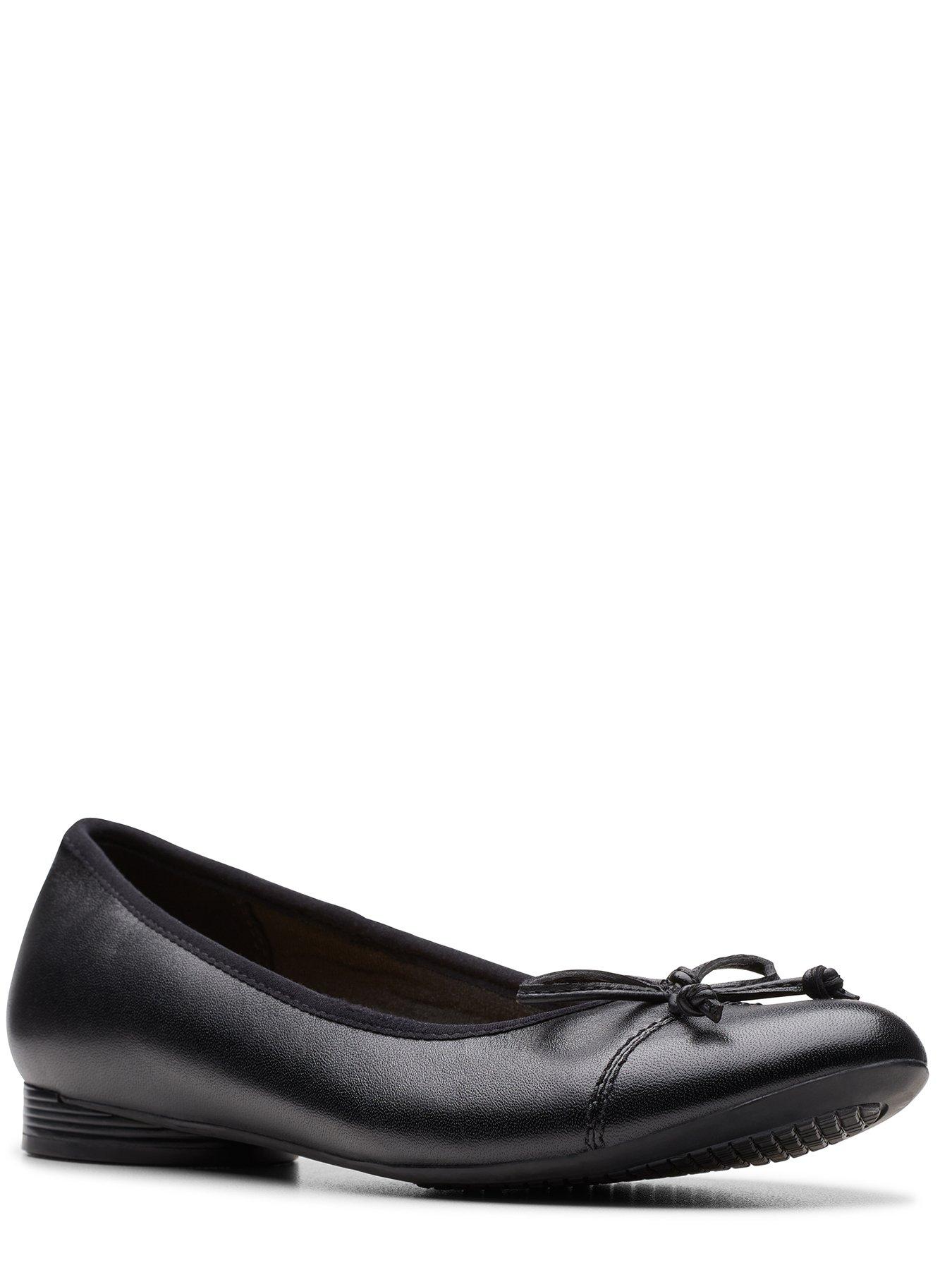 Image 2 of 7 of Clarks Wide Fit Loreleigh Rae Leather Ballerina - Black