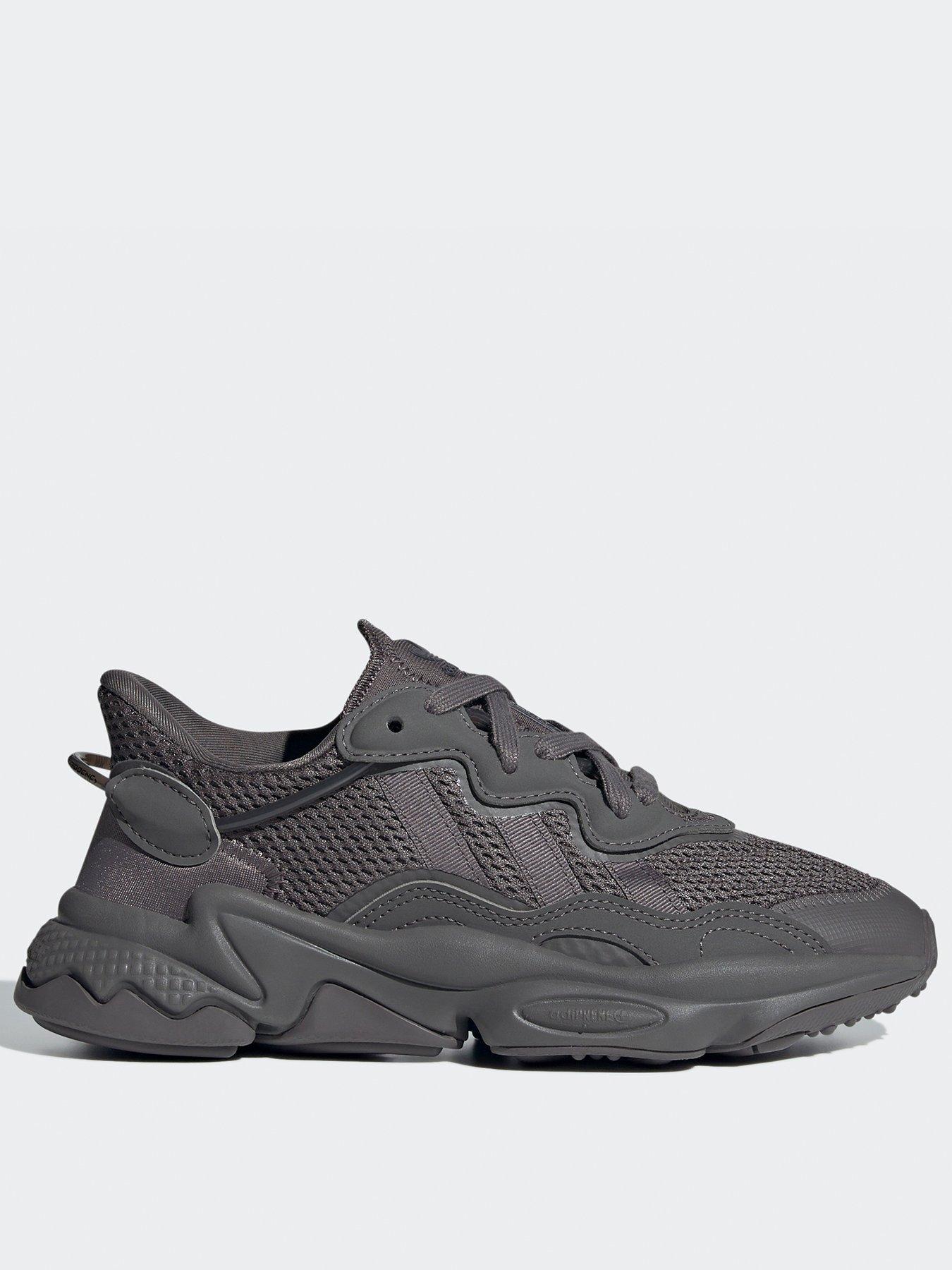 Boys junior black trainers store