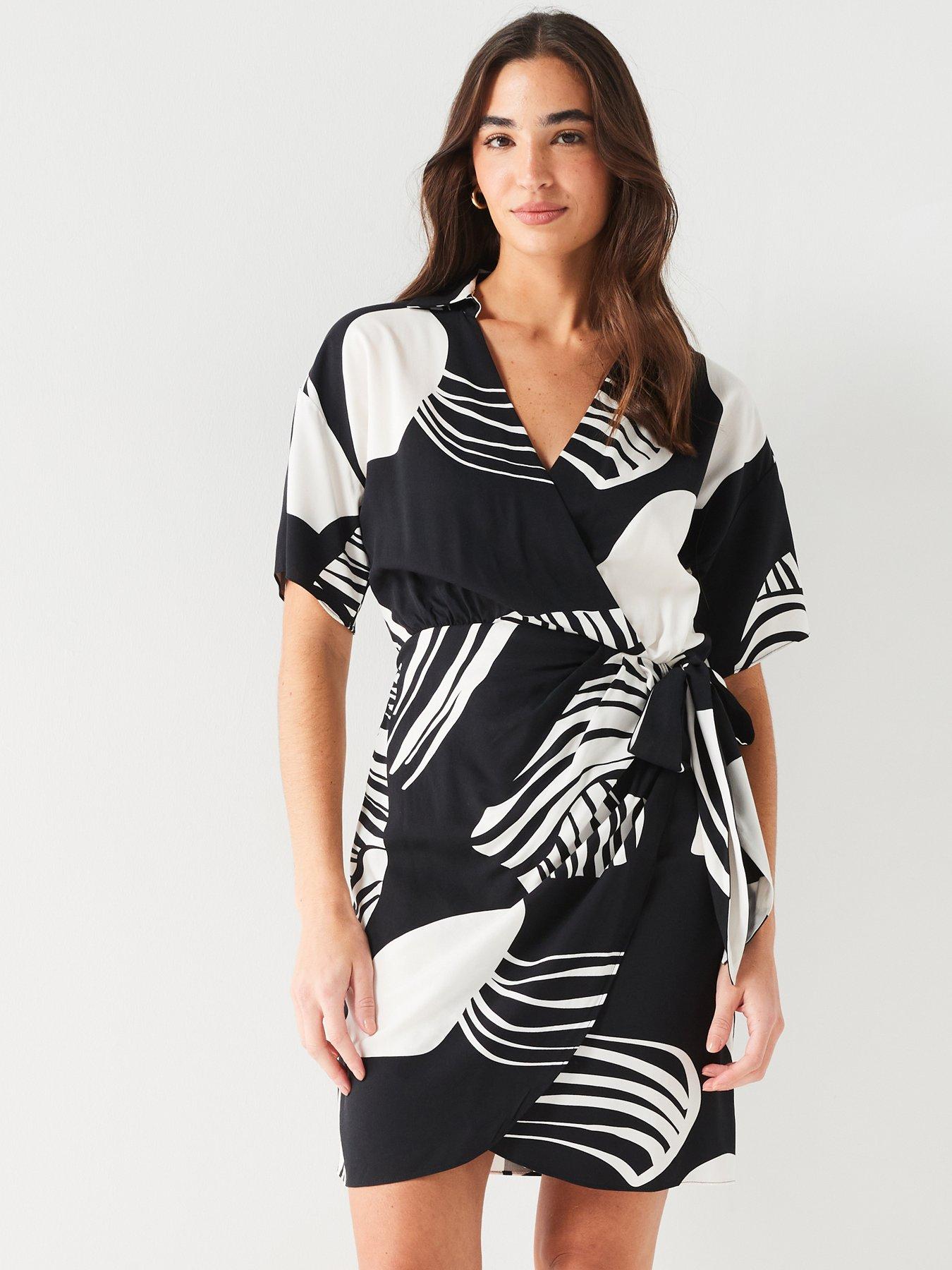 undefined Short Sleeve Mini Printed Wrap Dress - Black/White