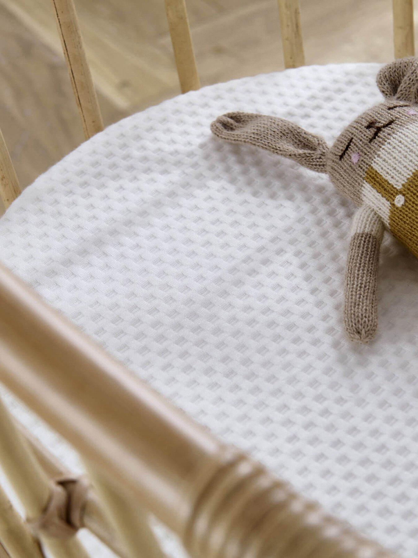 Image 4 of 6 of CuddleCo Aria Wave Crib