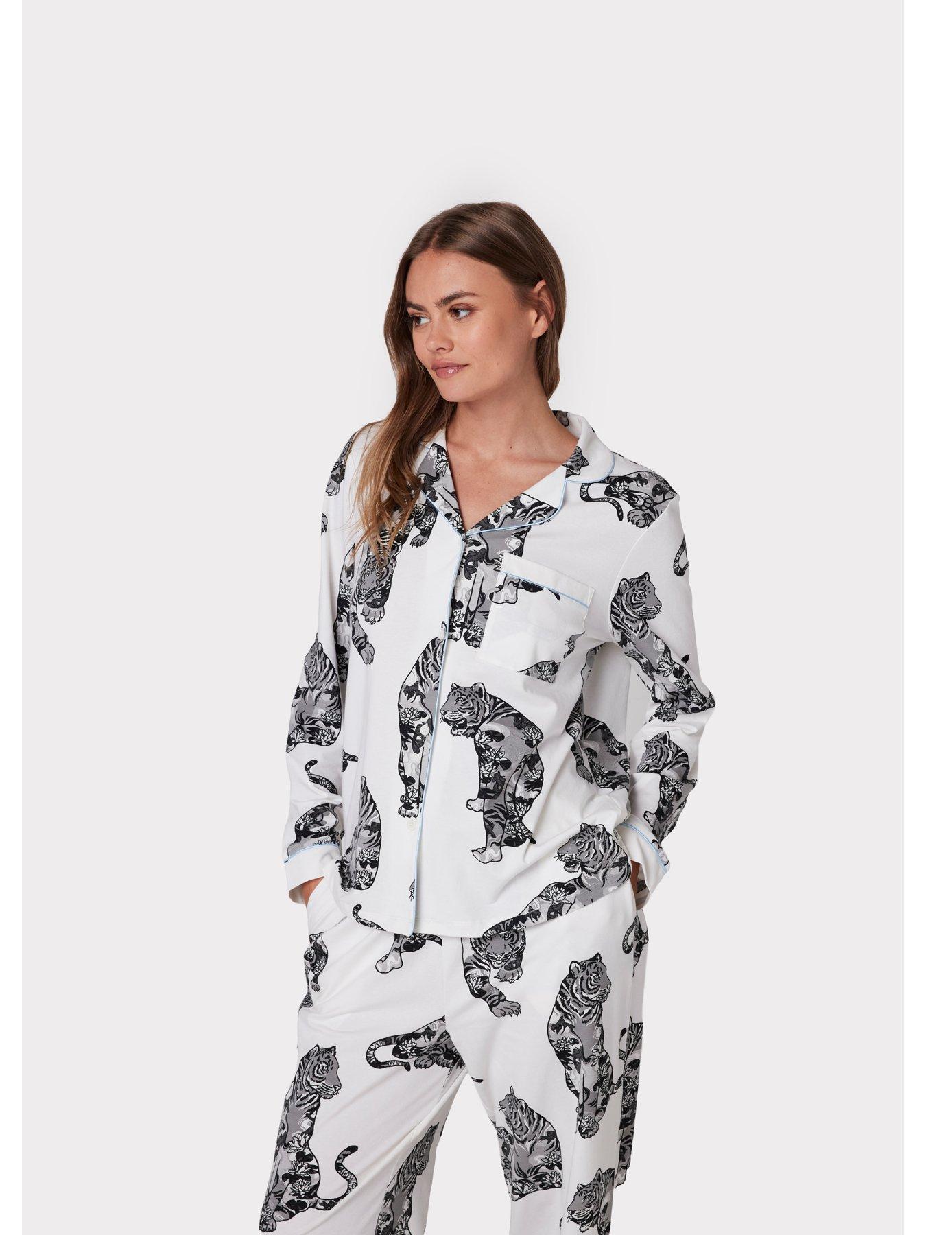 Image 4 of 6 of CHELSEA PEERS Printed Button Up Pyjama's - White