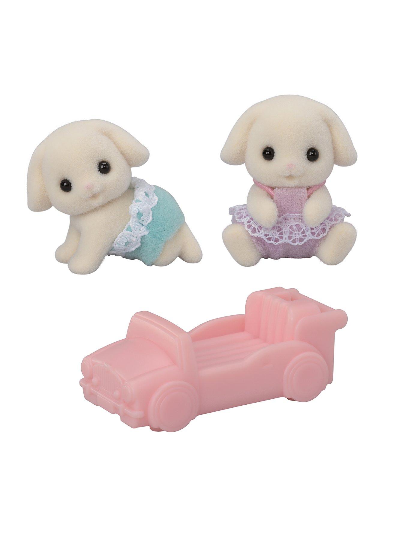 Kaupa Sylvanian Families - Flora Rabbit Family (5735) - Ódýr-531800