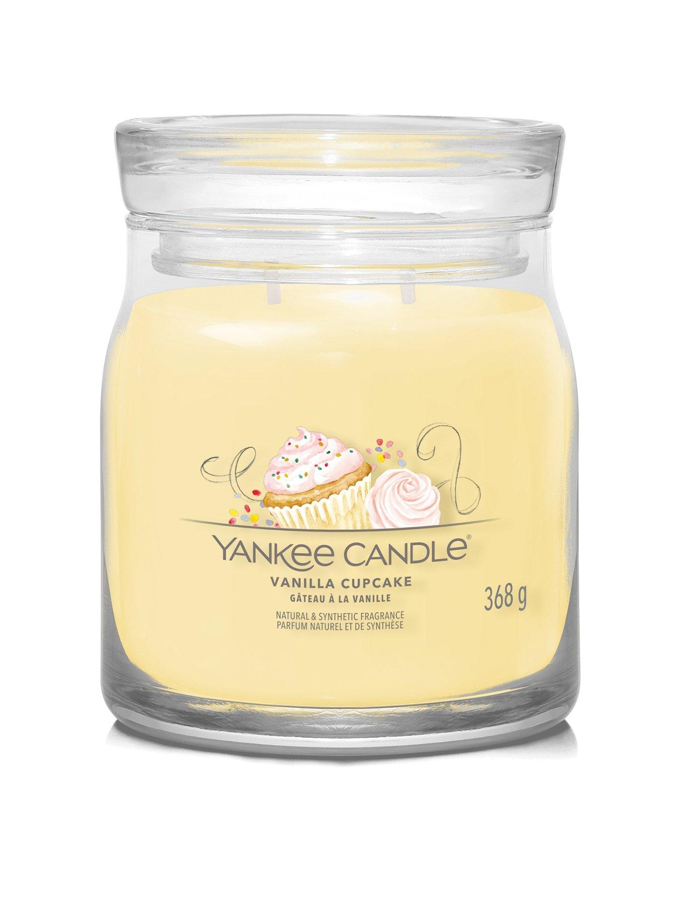 Yankee Candle Signature Medium Jar Candle – Vanilla Cupcake