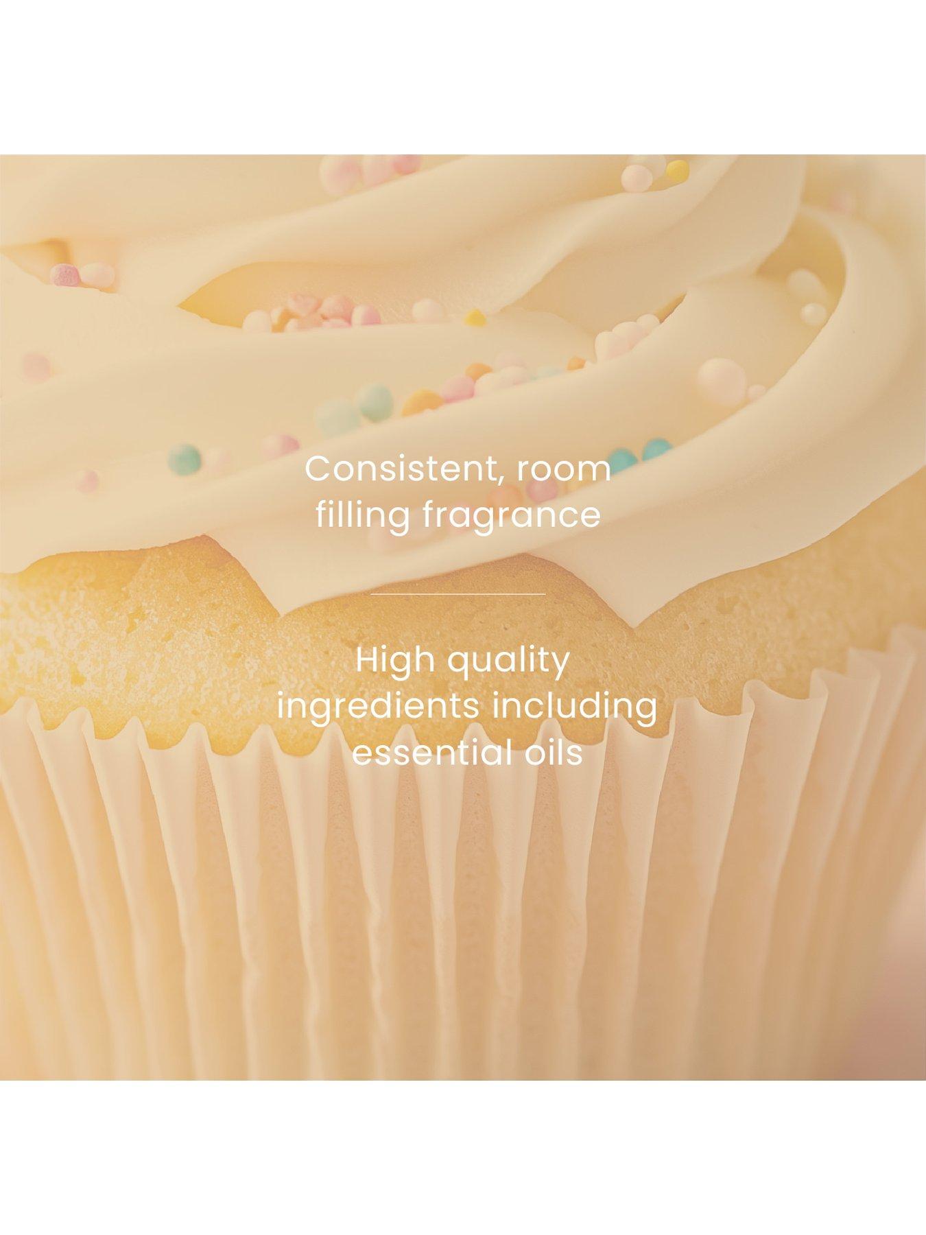 Image 3 of 4 of Yankee Candle Signature Medium Jar Candle &ndash; Vanilla Cupcake