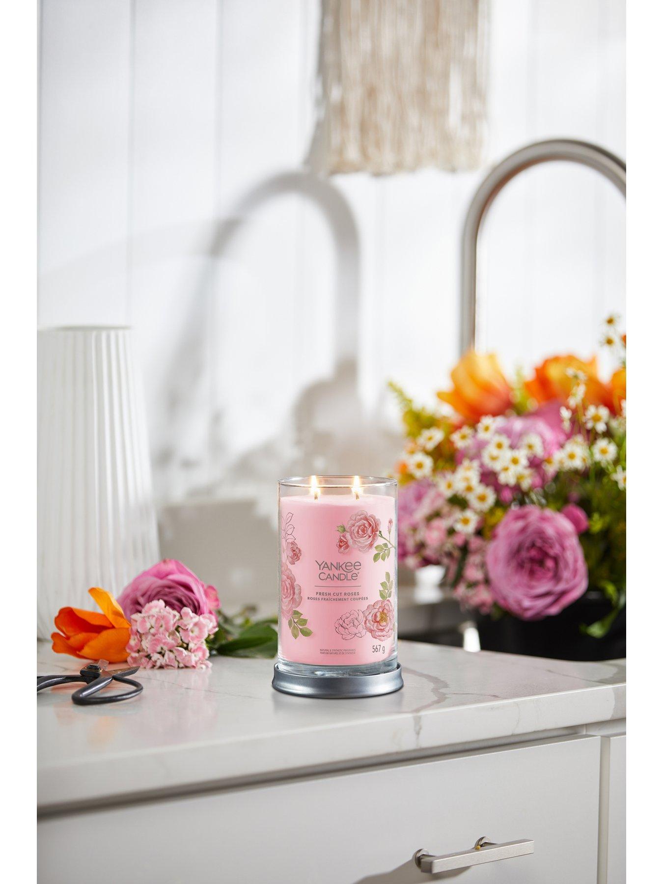 Image 3 of 7 of Yankee Candle Signature Large Tumbler Candle &ndash; Fresh Cut Roses