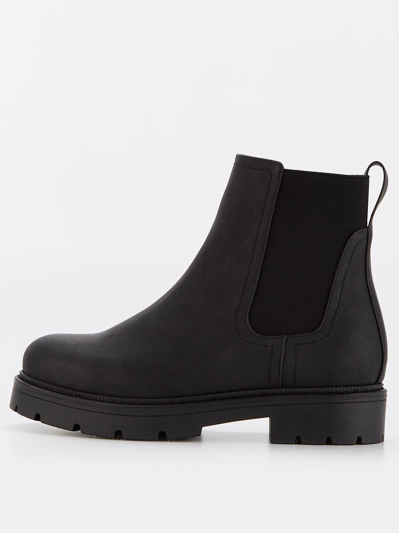 Black chunky chelsea boots hotsell