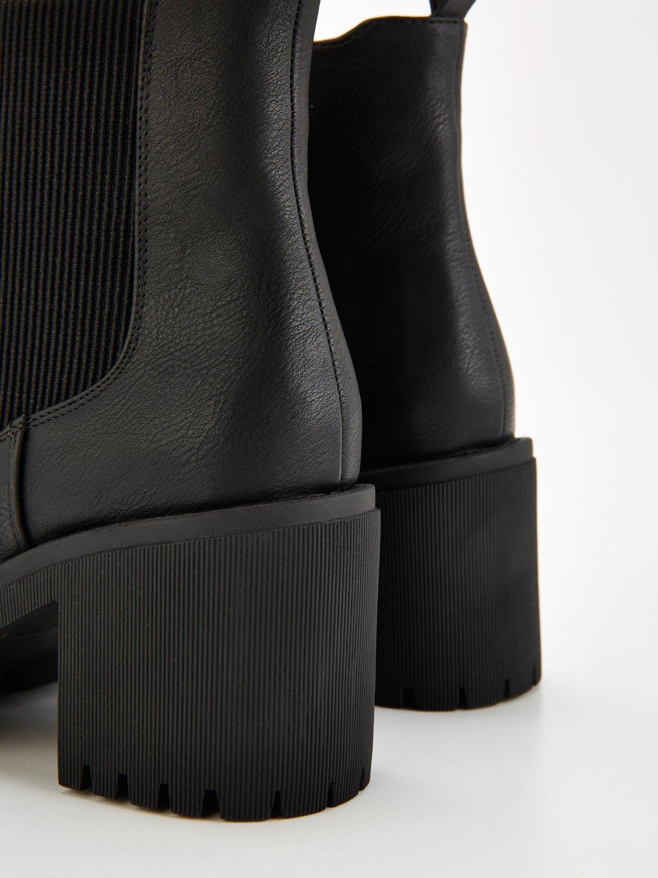 Chunky heel chelsea ankle boots 2025