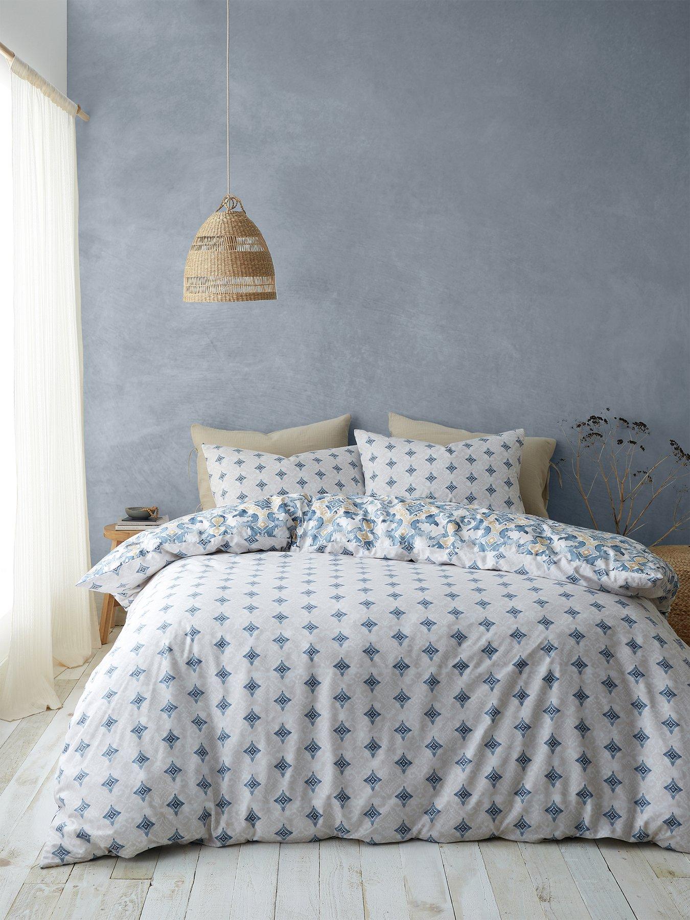 Image 3 of 5 of Pineapple Elephant Inara Ikat Duvet Cover Set
