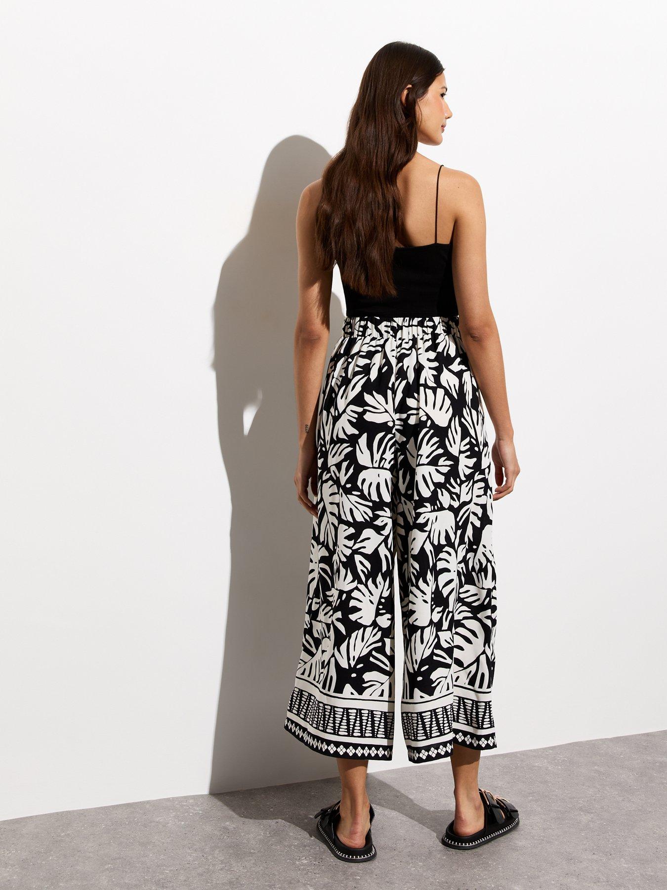 New Look Black Leaf Print Crop Wide Leg Trousers | Very.co.uk