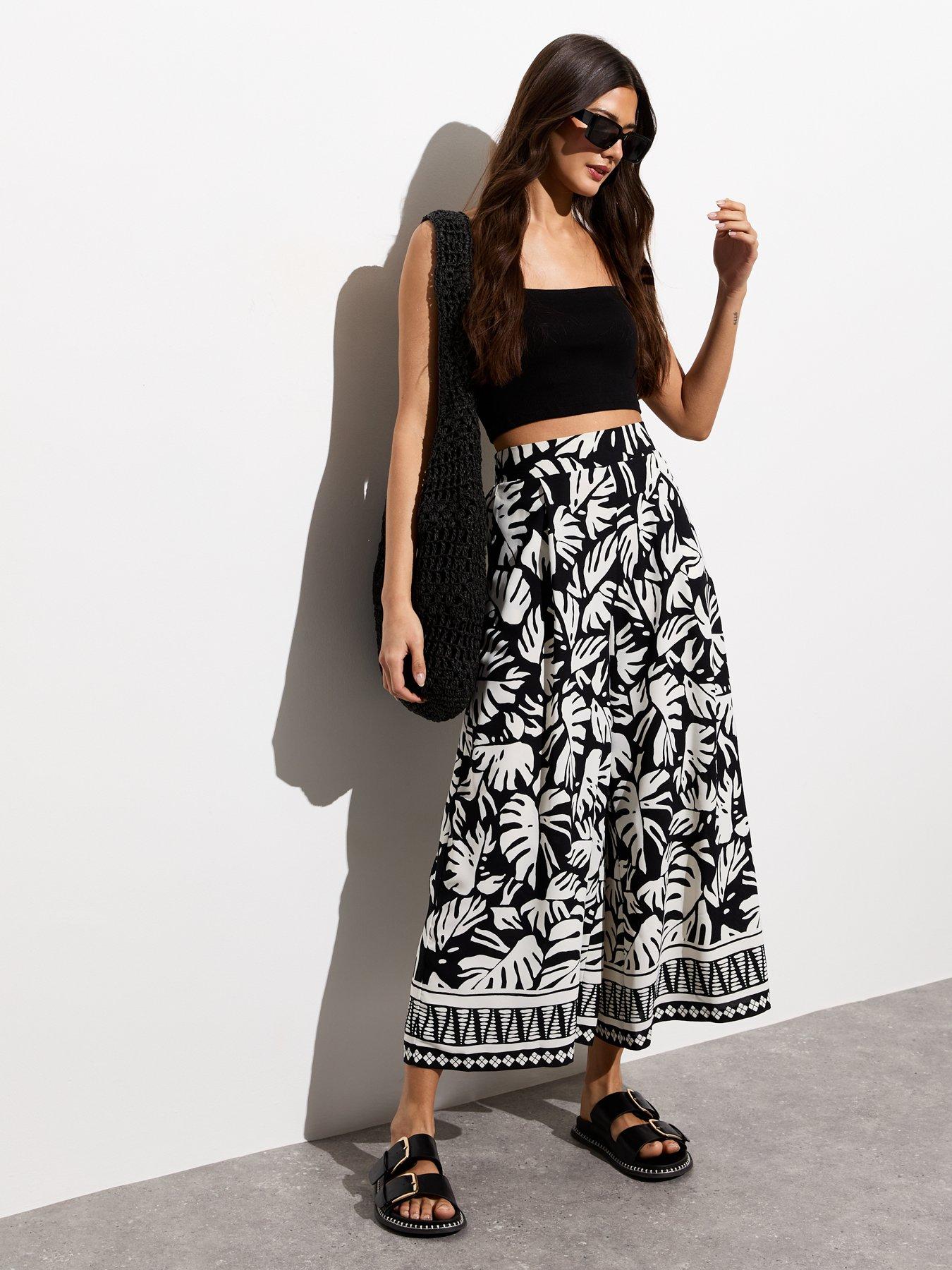 New Look Black Leaf Print Crop Wide Leg Trousers | Very.co.uk