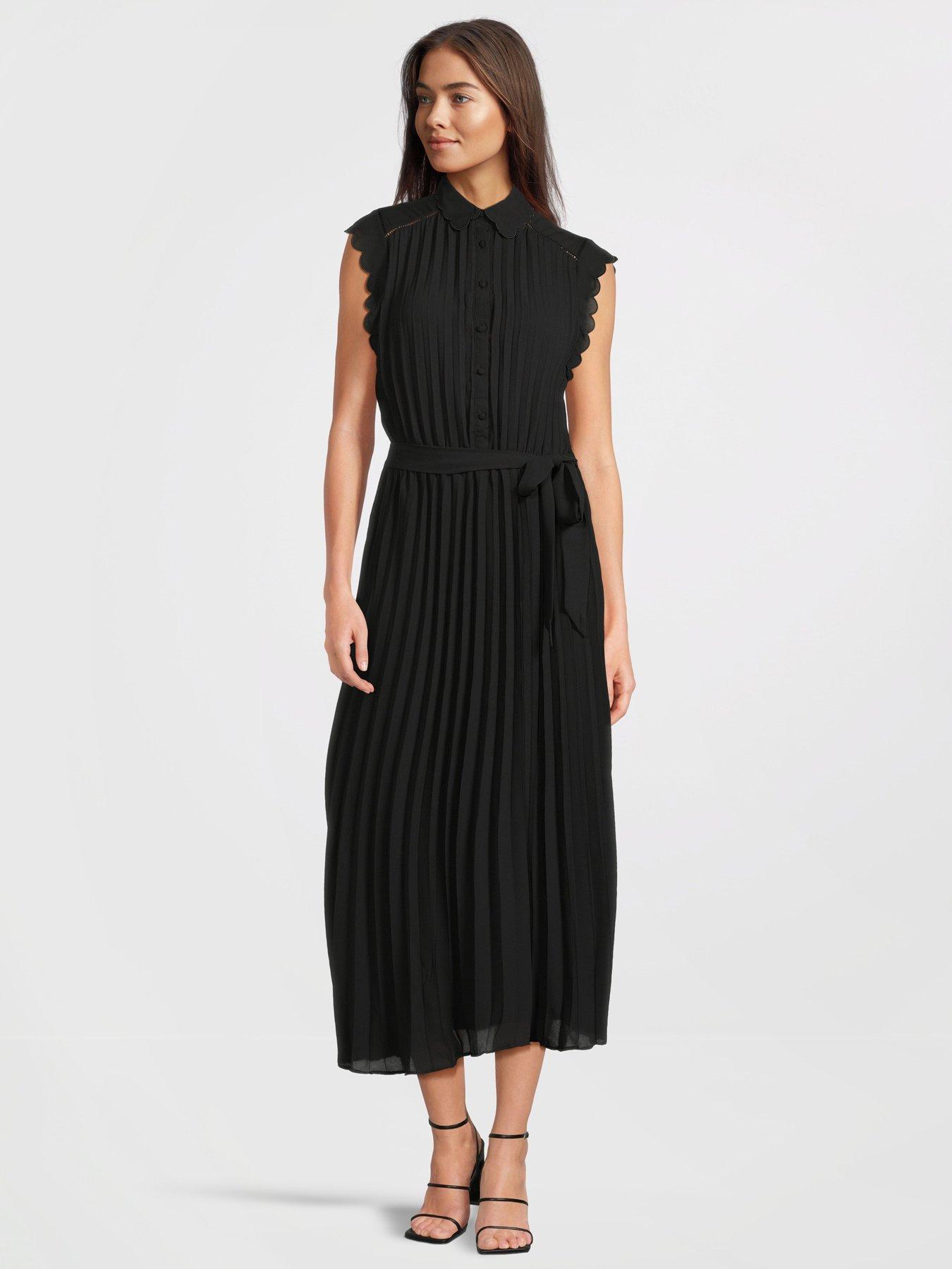 Crewneck Sleevless Pleated Dress in Black