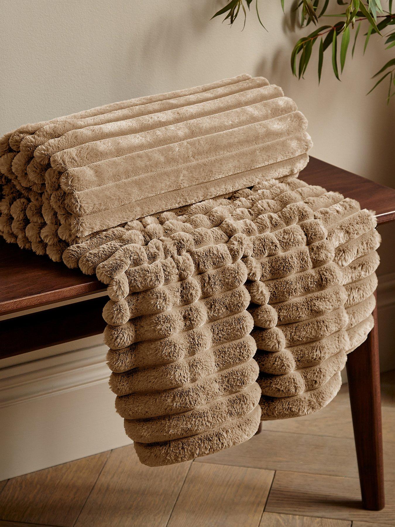 Catherine Lansfield Cosy Ribbed Throw - Natural