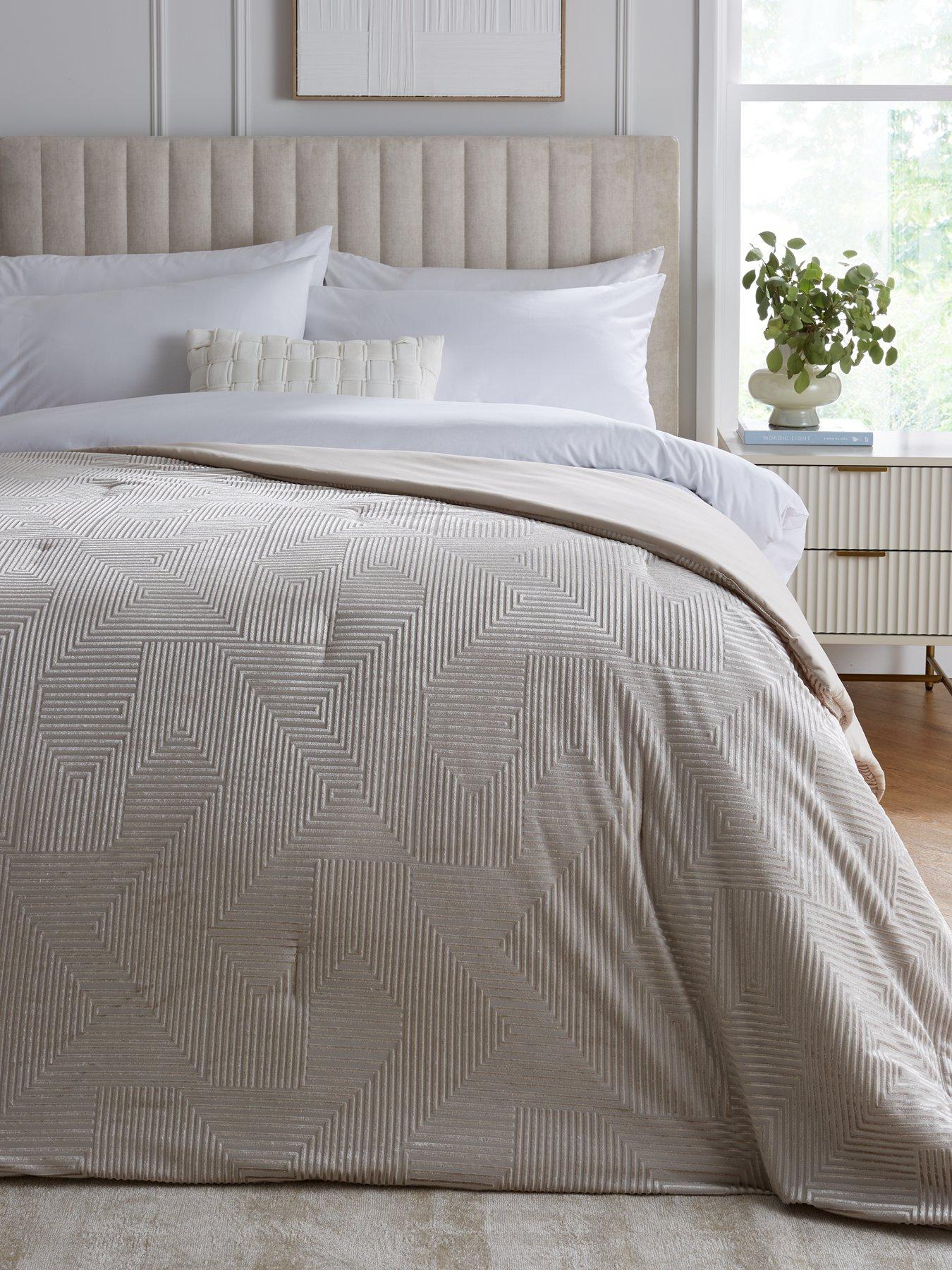 Very Home Cut Velvet Luxe Bedspread Throw - Champagne