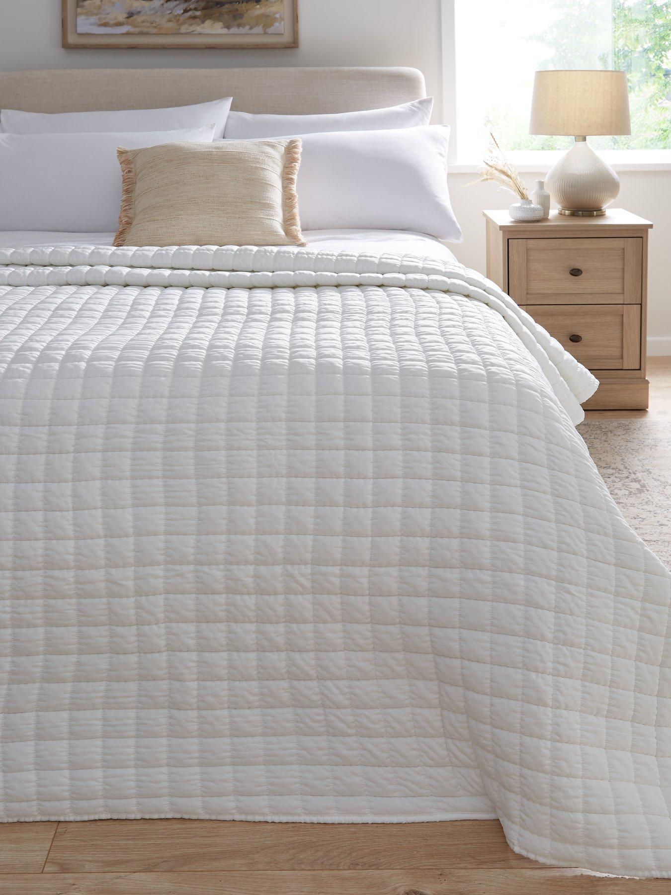 undefined Washed Quilted Microfibre Bedspread Throw - White