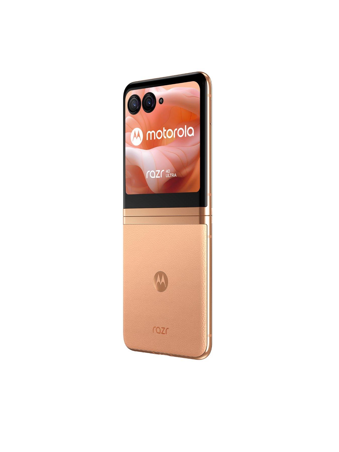 Image 4 of 7 of Motorola Razr&nbsp;40 Ultra - 256GB, Peach