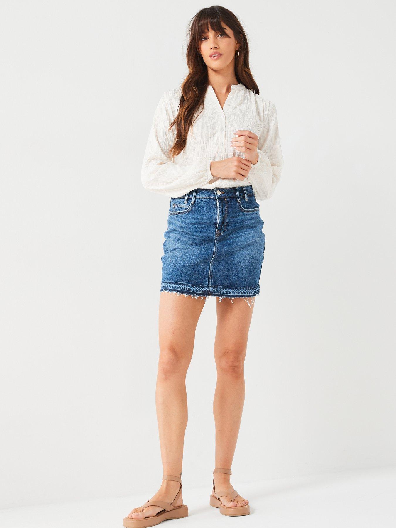 Image 3 of 6 of Everyday Notch Neck Bubble Hem Long Sleeve Top - Cream