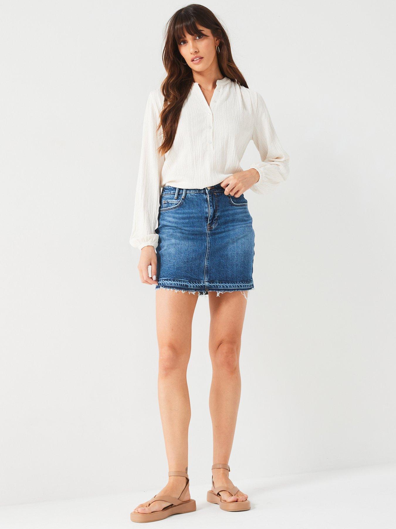 Image 5 of 6 of Everyday Notch Neck Bubble Hem Long Sleeve Top - Cream
