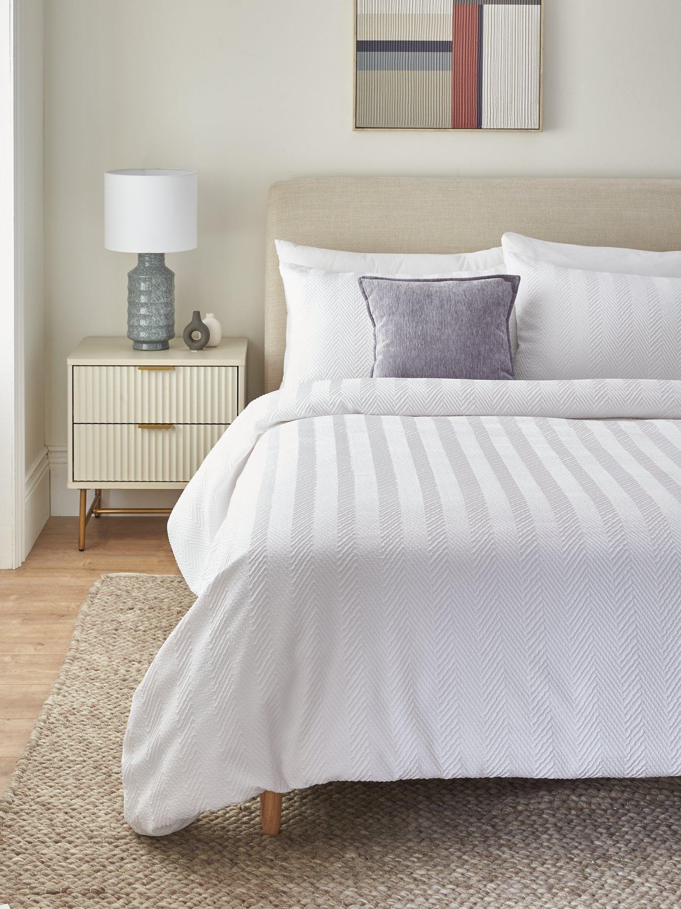 Product photograph of Very Home Chevron Heat Set Duvet Cover Set from very.co.uk