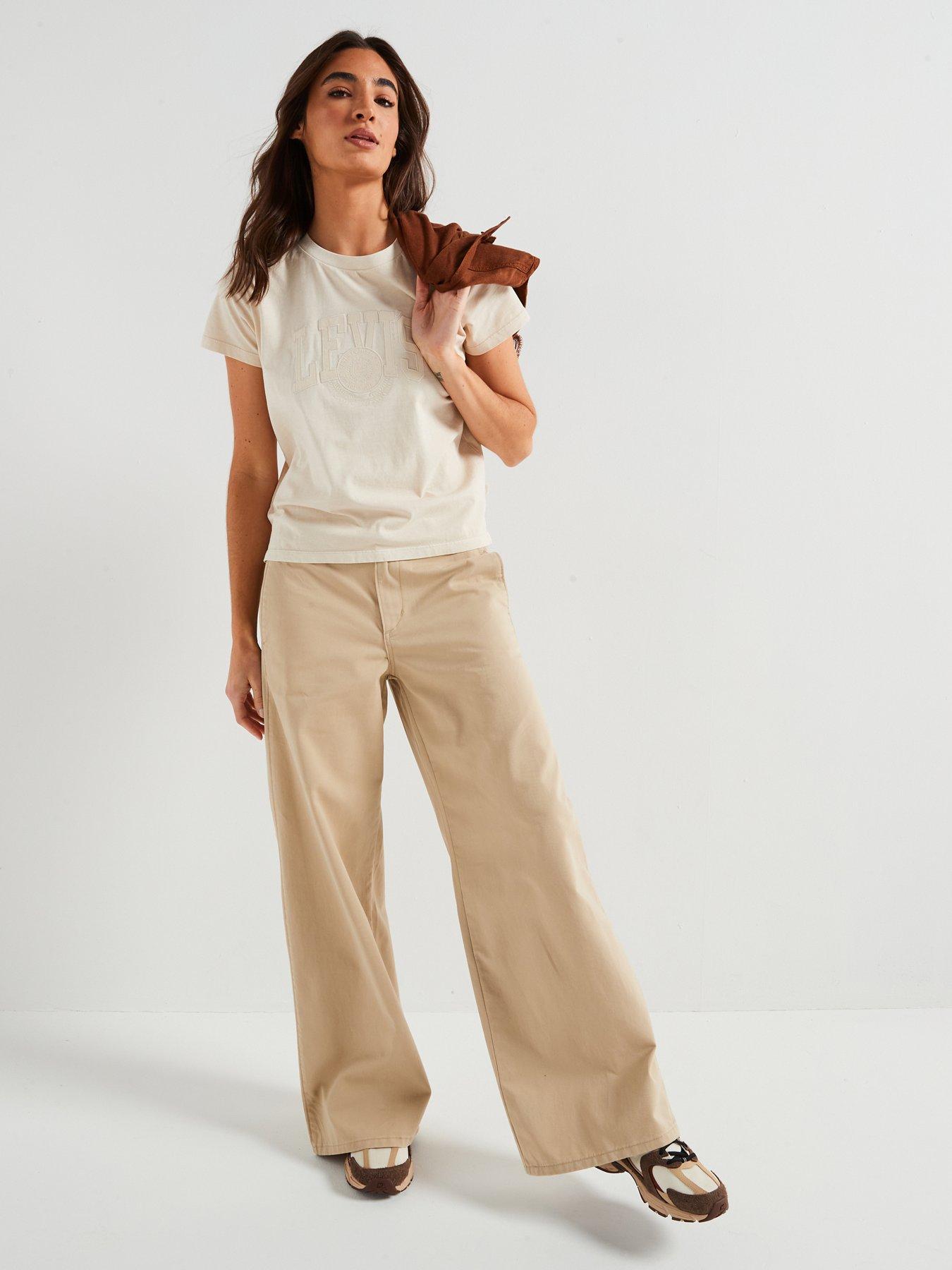 Image 6 of 6 of Levi's Graphic Boxy Tee - Beige