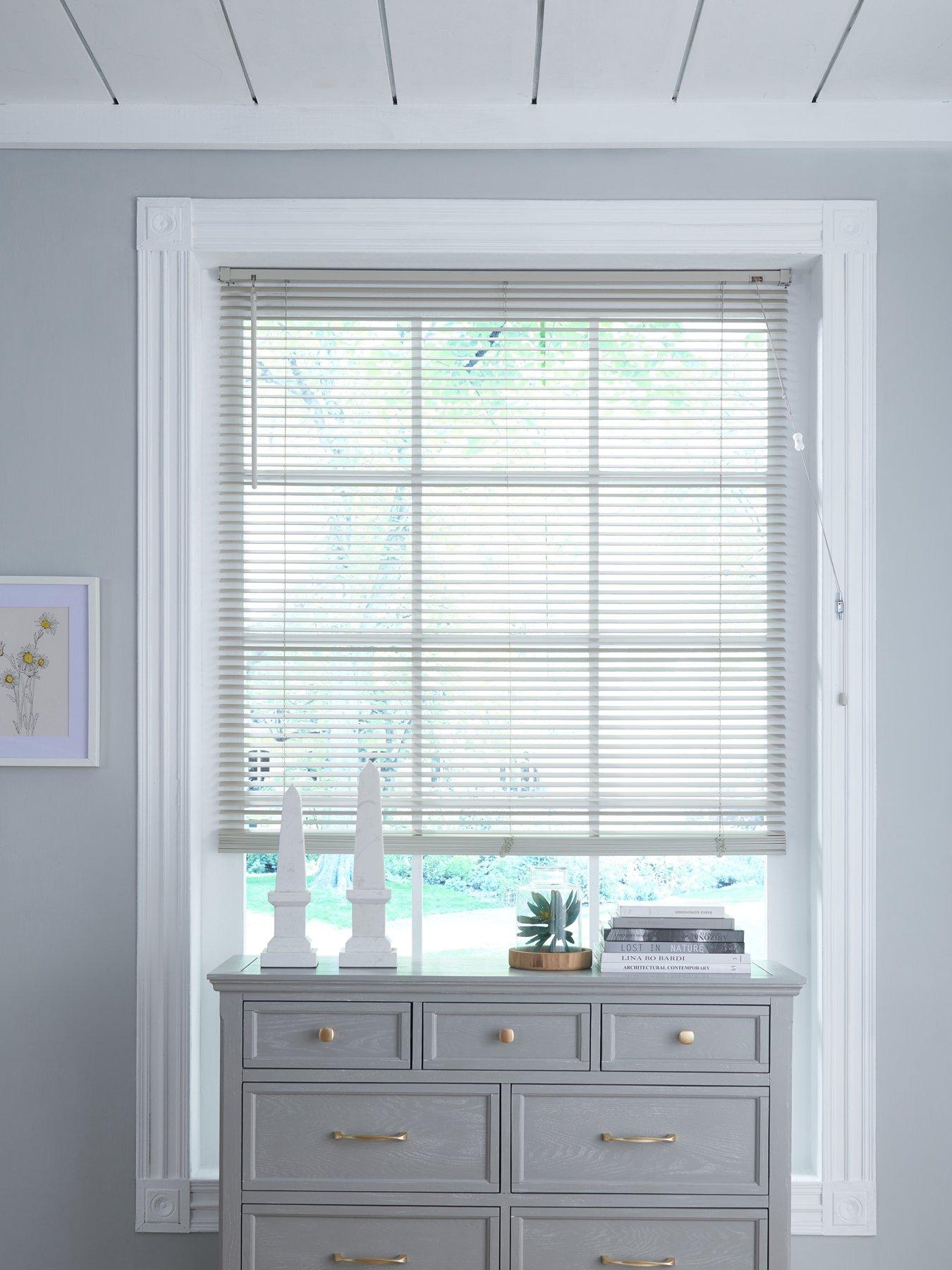 Very Home Wooden Venetian Blind - 25 mm slats