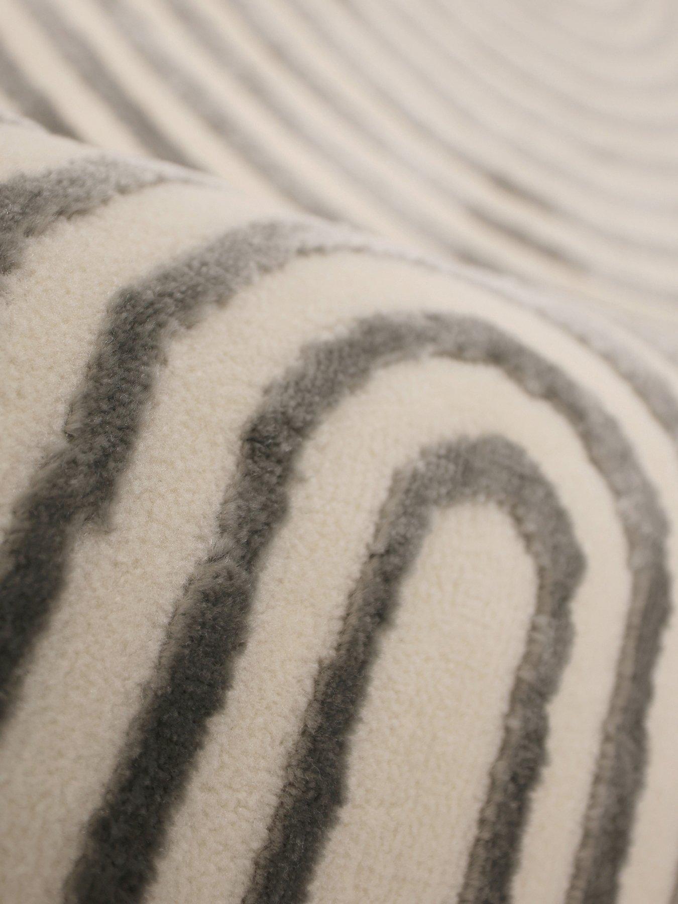 Image 3 of 4 of Very Home Brio Curves Rug - Natural